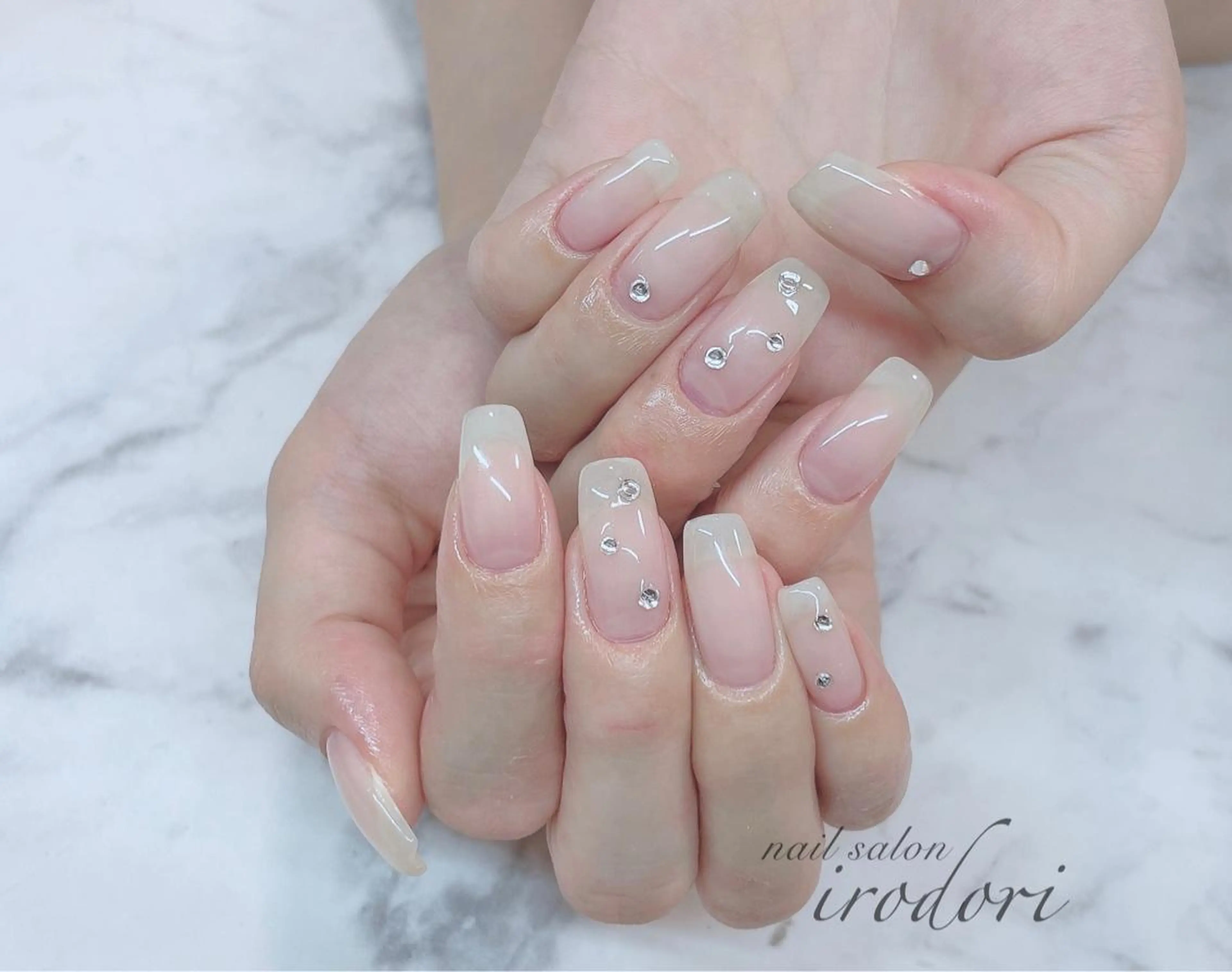 ネイル ストーンネイル ﾌｨﾙｲﾝ専門ﾈｲﾙｻﾛﾝ彩 博多駅前店所属・ネイルサロン 彩 irodoriのネイルデザイン