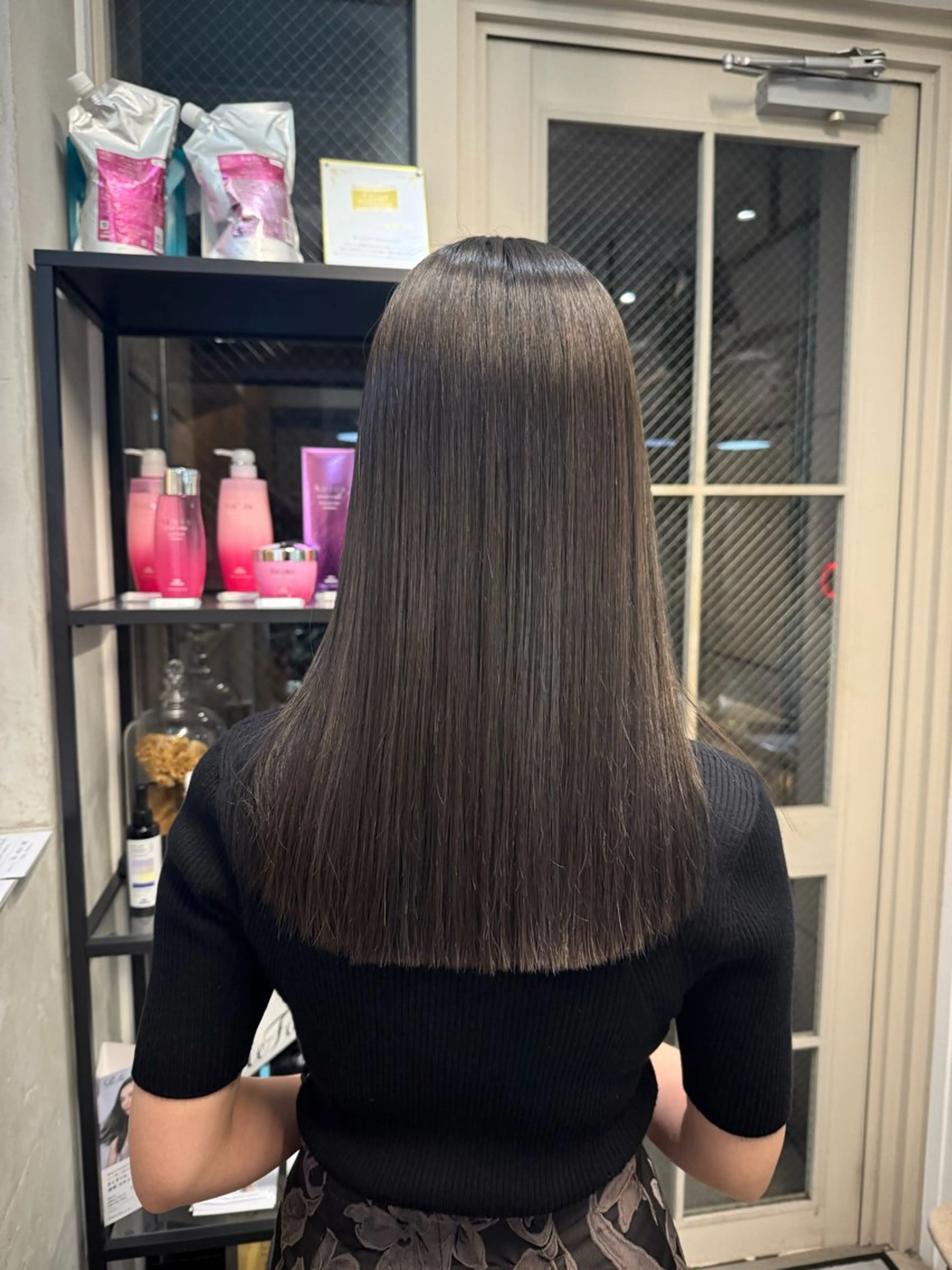 ロング カラー ミルクティー× グレージュMOMOのヘアスタイル