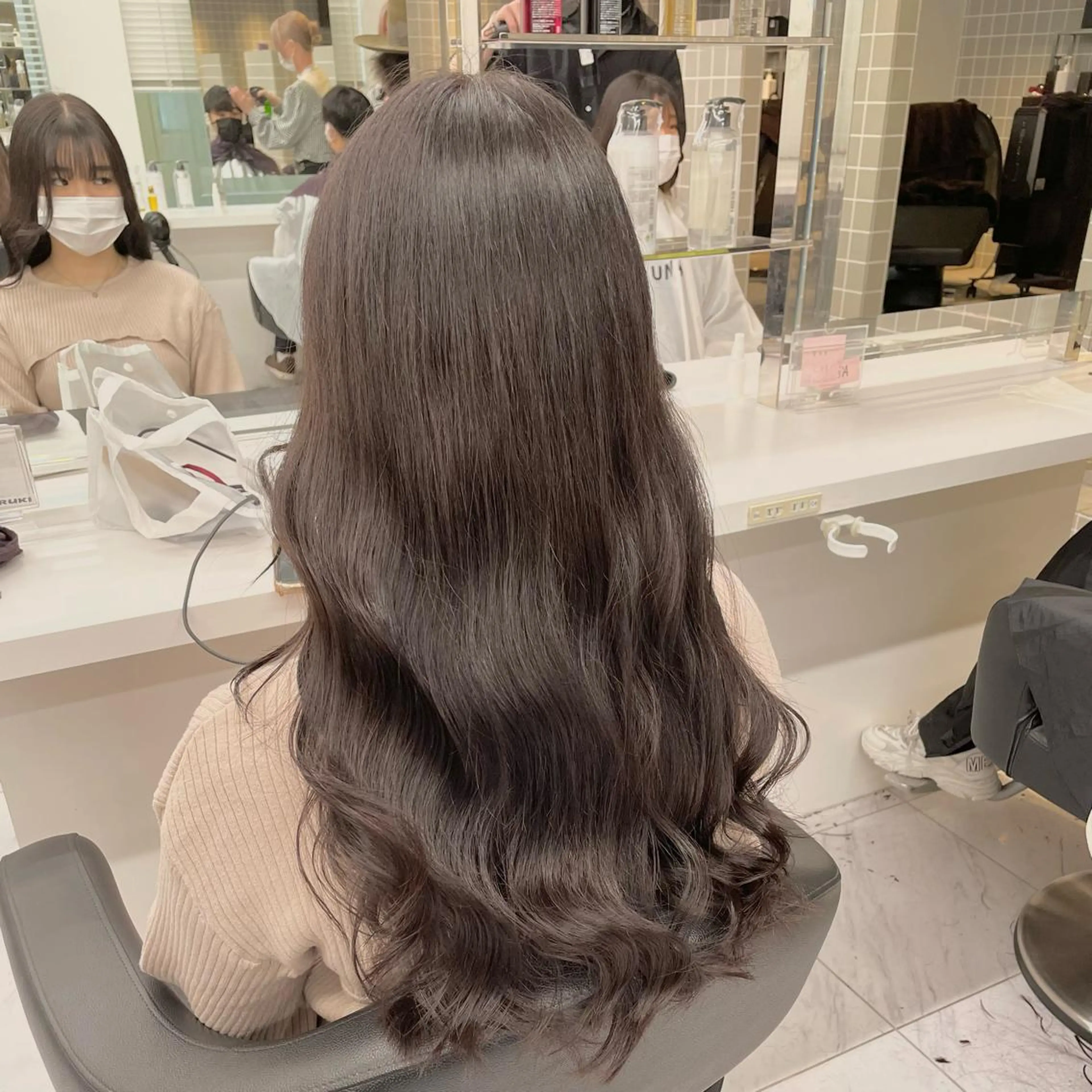 ミディアム カラー パーマ ヘアアレンジ メンズ キッズ ネイル マツエク・マツパ アイブロウ カット ヘアカラー トリートメント 🦋透明感グレージュ /韓国レイヤー🦋のヘアスタイル