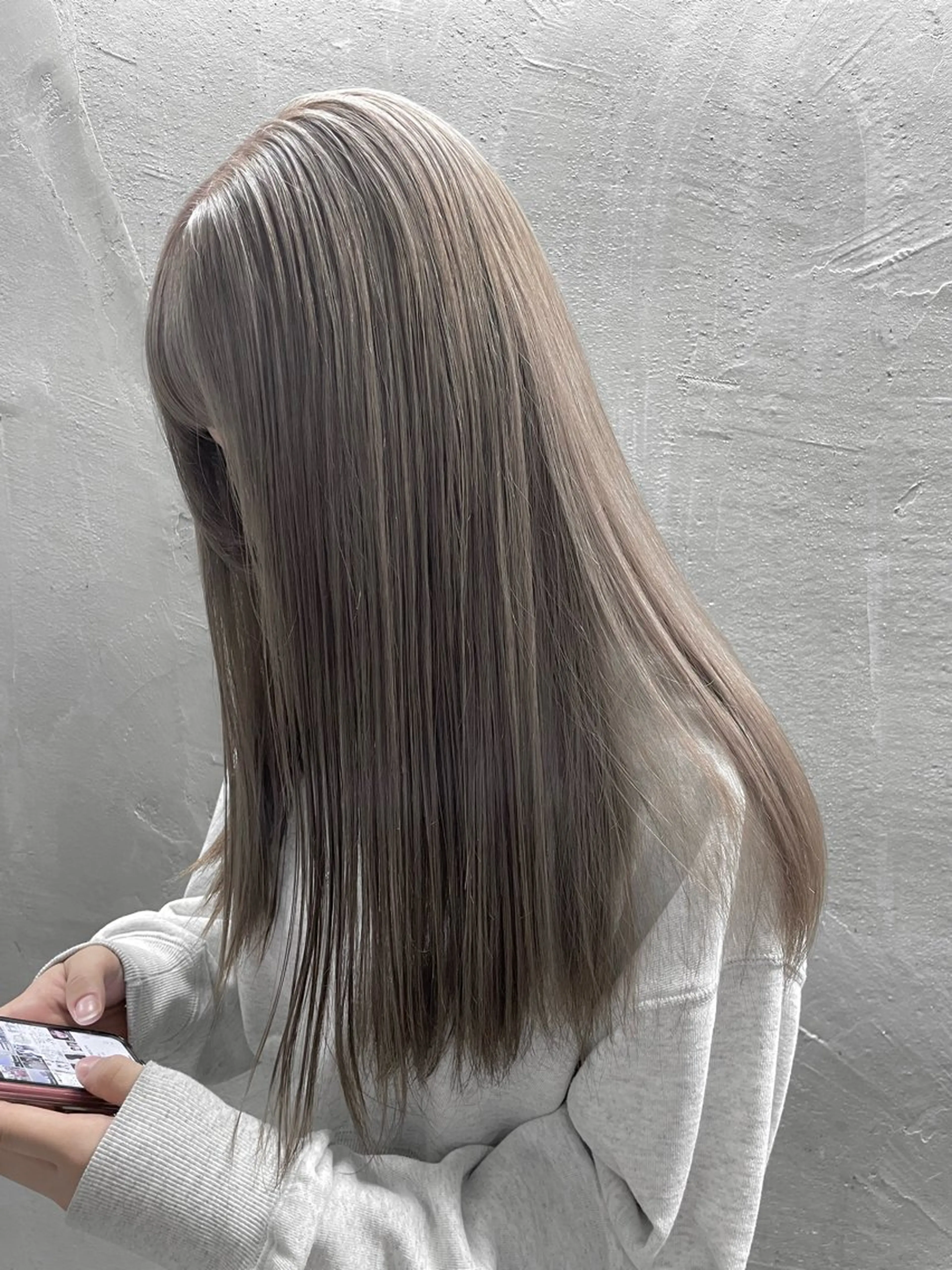 ロング カラー ブリーチ グレージュ ハイトーンカラー ミルクティーグレージュ ブリーチ/レイヤー 💙ayame💙のヘアスタイル