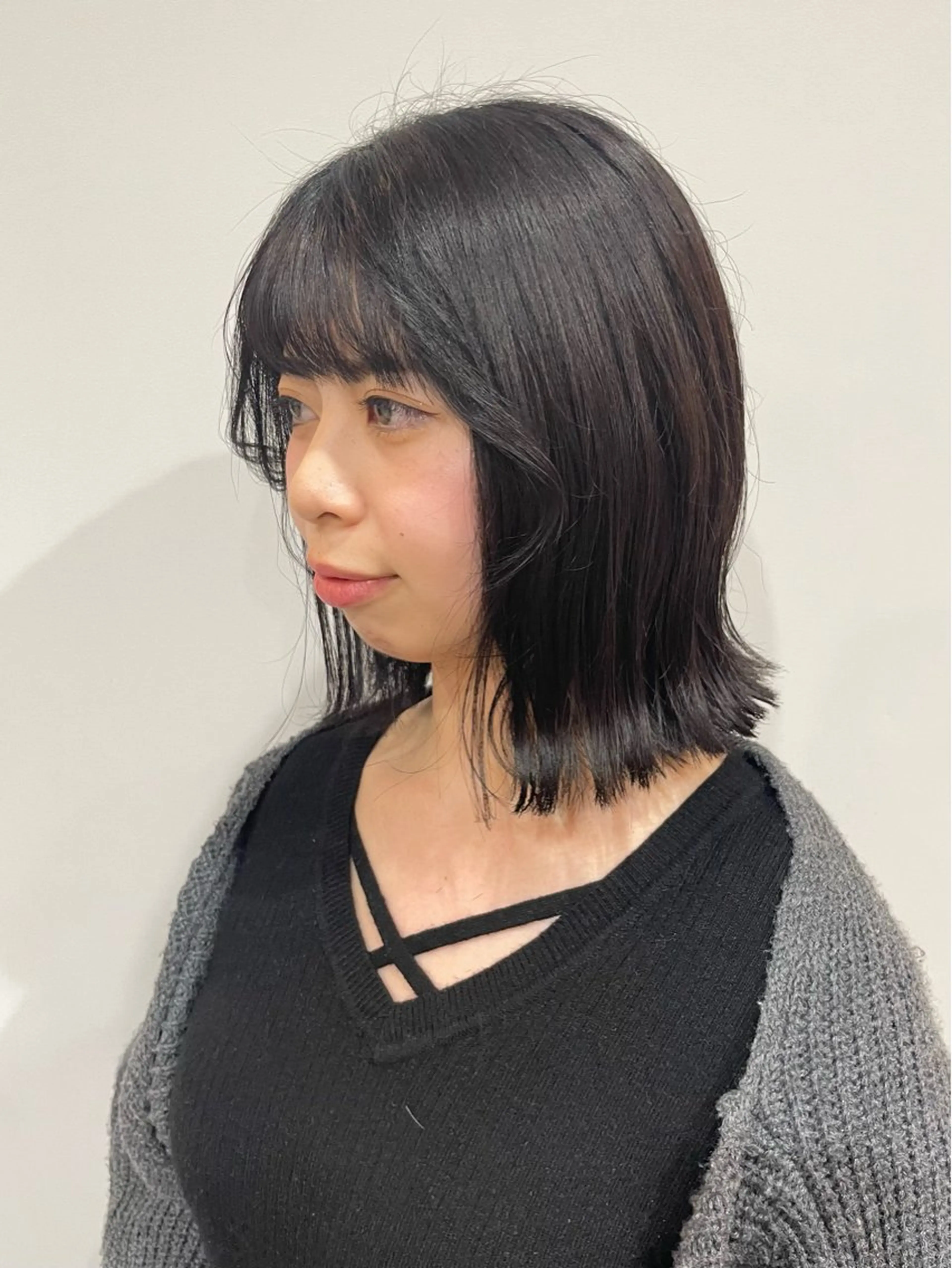 ミディアム カラー ボブ 外ハネヘア カット トリートメント 真弓 理沙のヘアスタイル