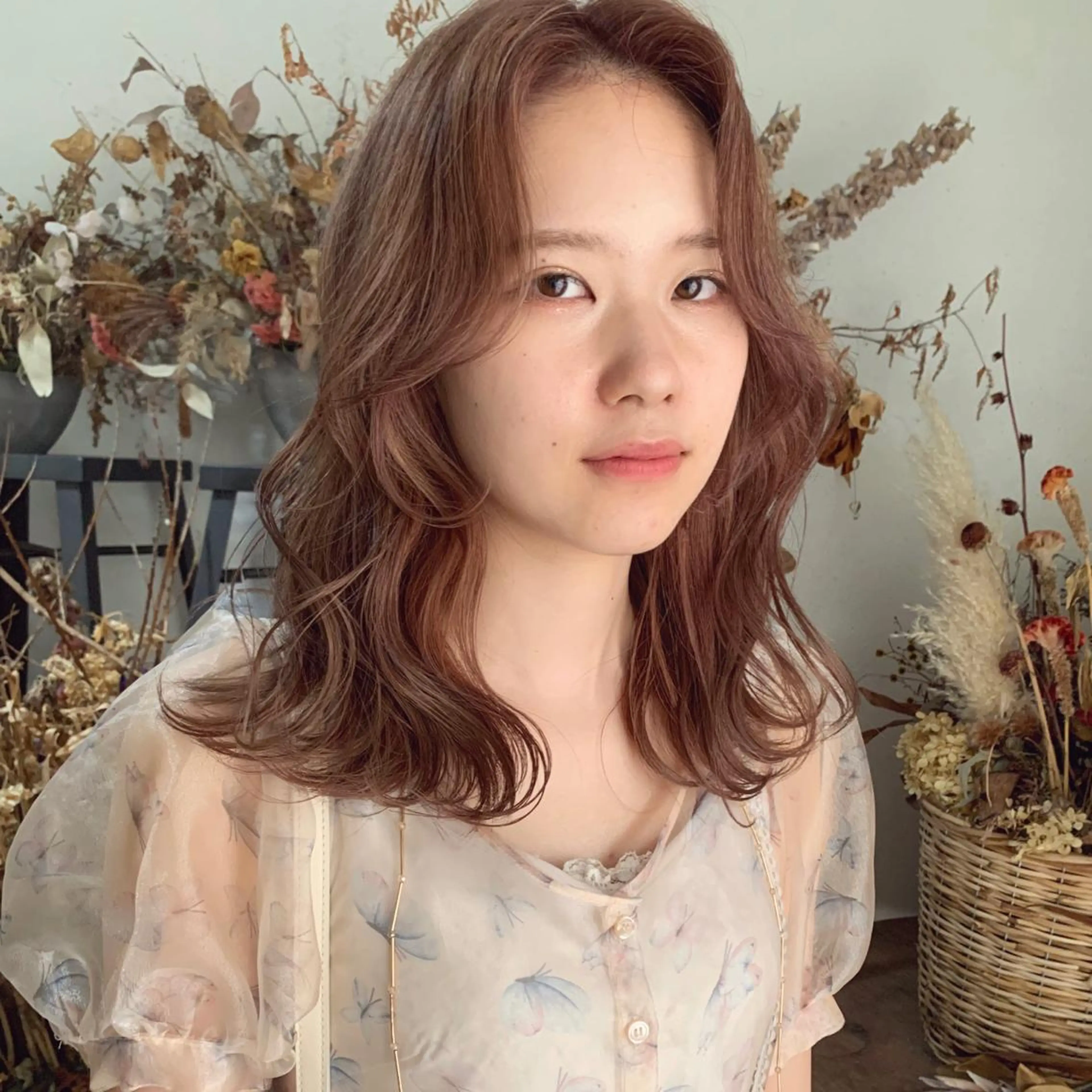 セミロング カラー ヘアアレンジ ピンクカラー ヘアカラー トリートメント 🎀taro ブリーチなしカラーのヘアスタイル