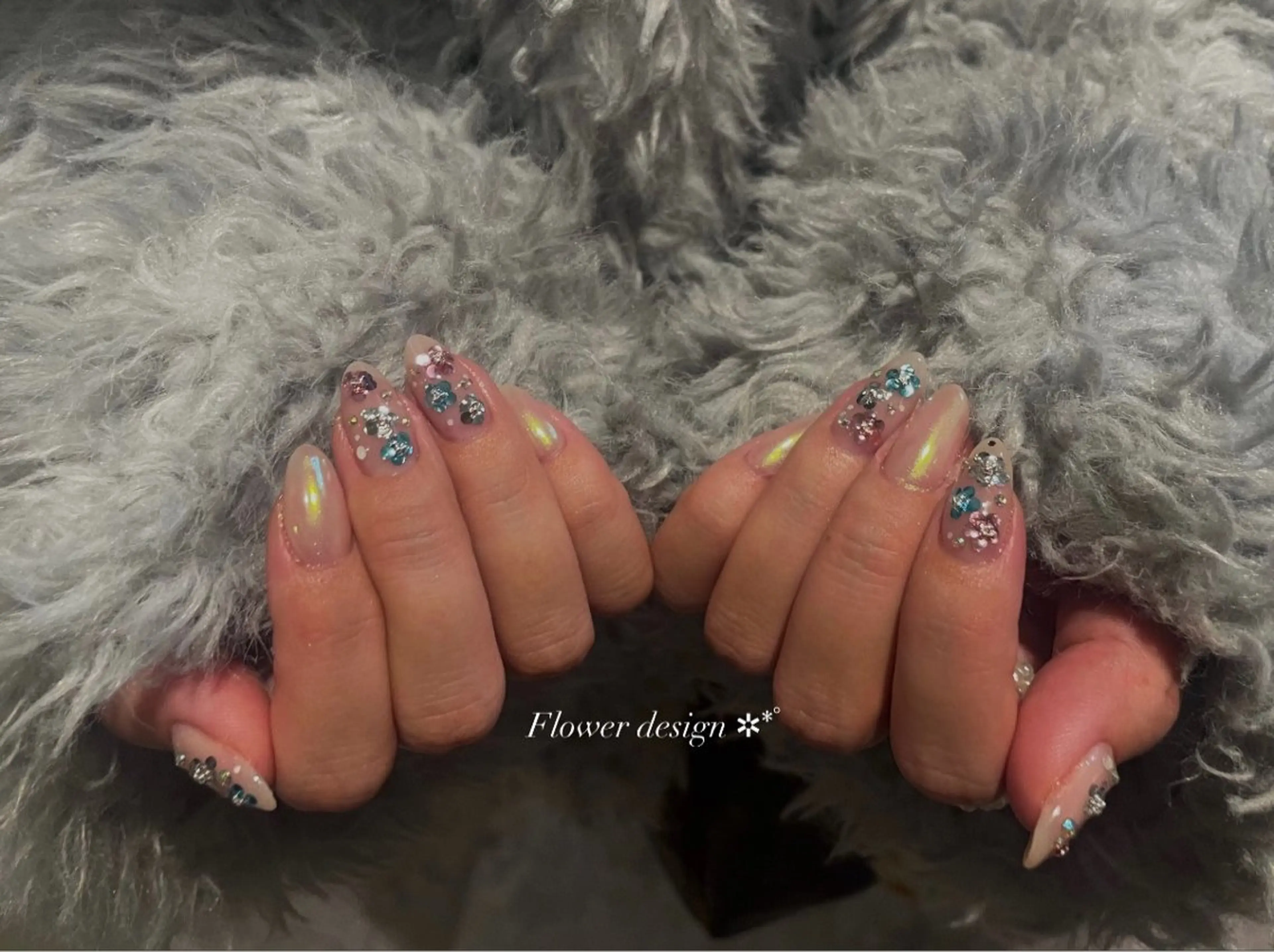 ネイル キラキラネイル ミラーネイル ショートネイル 春ネイル ハンドネイル エミラボーテ 心斎橋店所属・ODA HIMARIのネイルデザイン