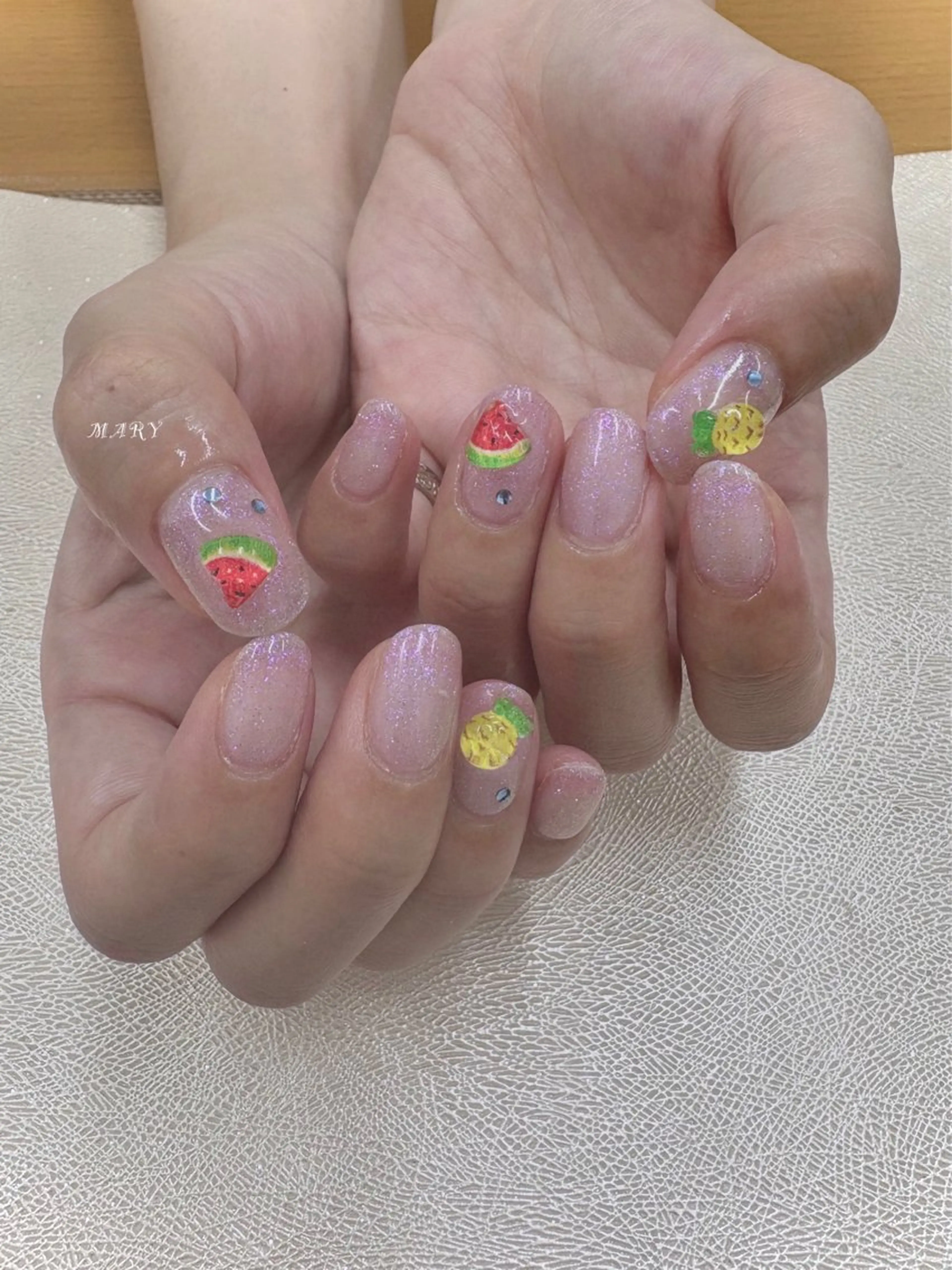 ネイル キラキラネイル ラメ(グリッター) ニュアンスネイル 夏ネイル ハンドネイル Mary nail所属・Mary nail .narumiのネイルデザイン