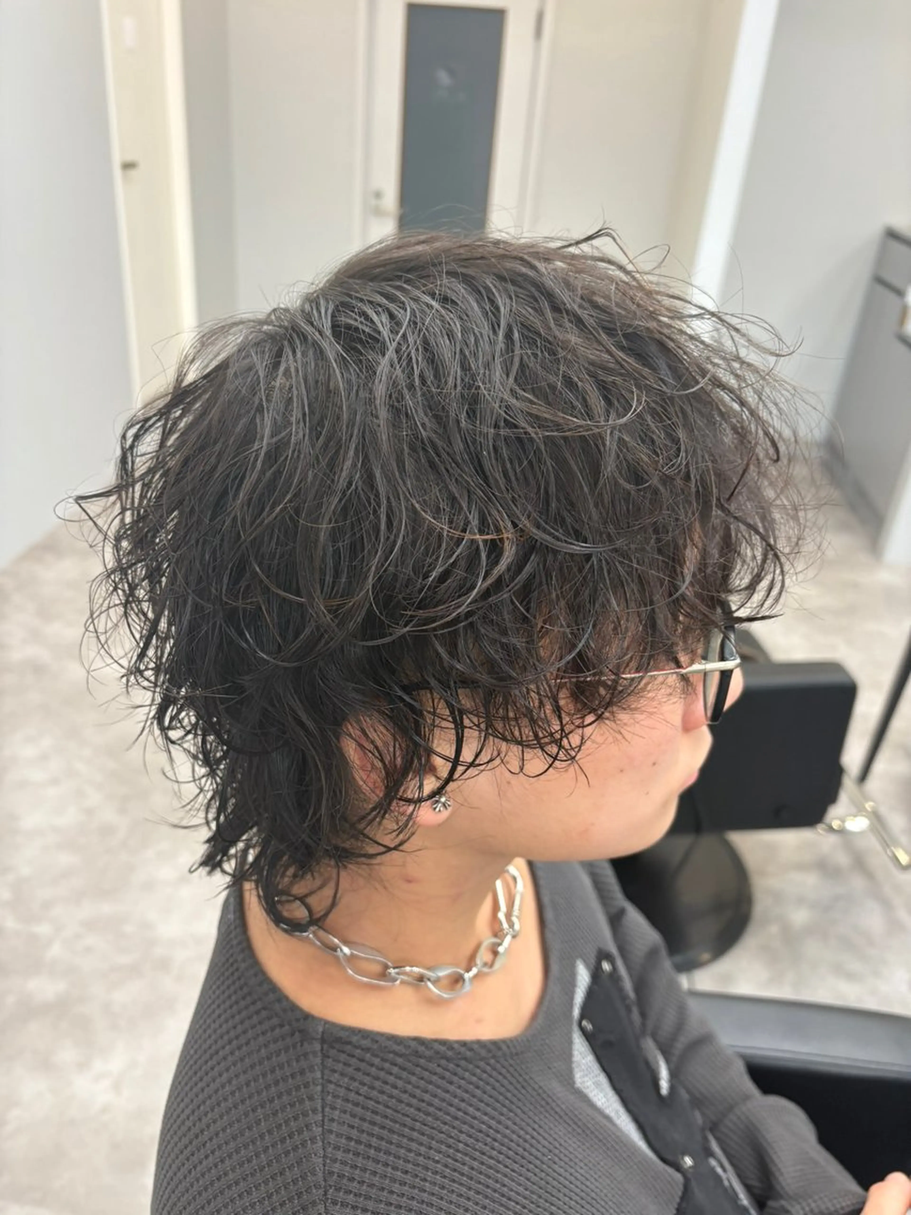 ミディアム パーマ メンズ 波巻きパーマ メンズウルフカット ウルフカット カット Men's hair salon First 新大宮店所属・久保 拓也のヘアスタイル