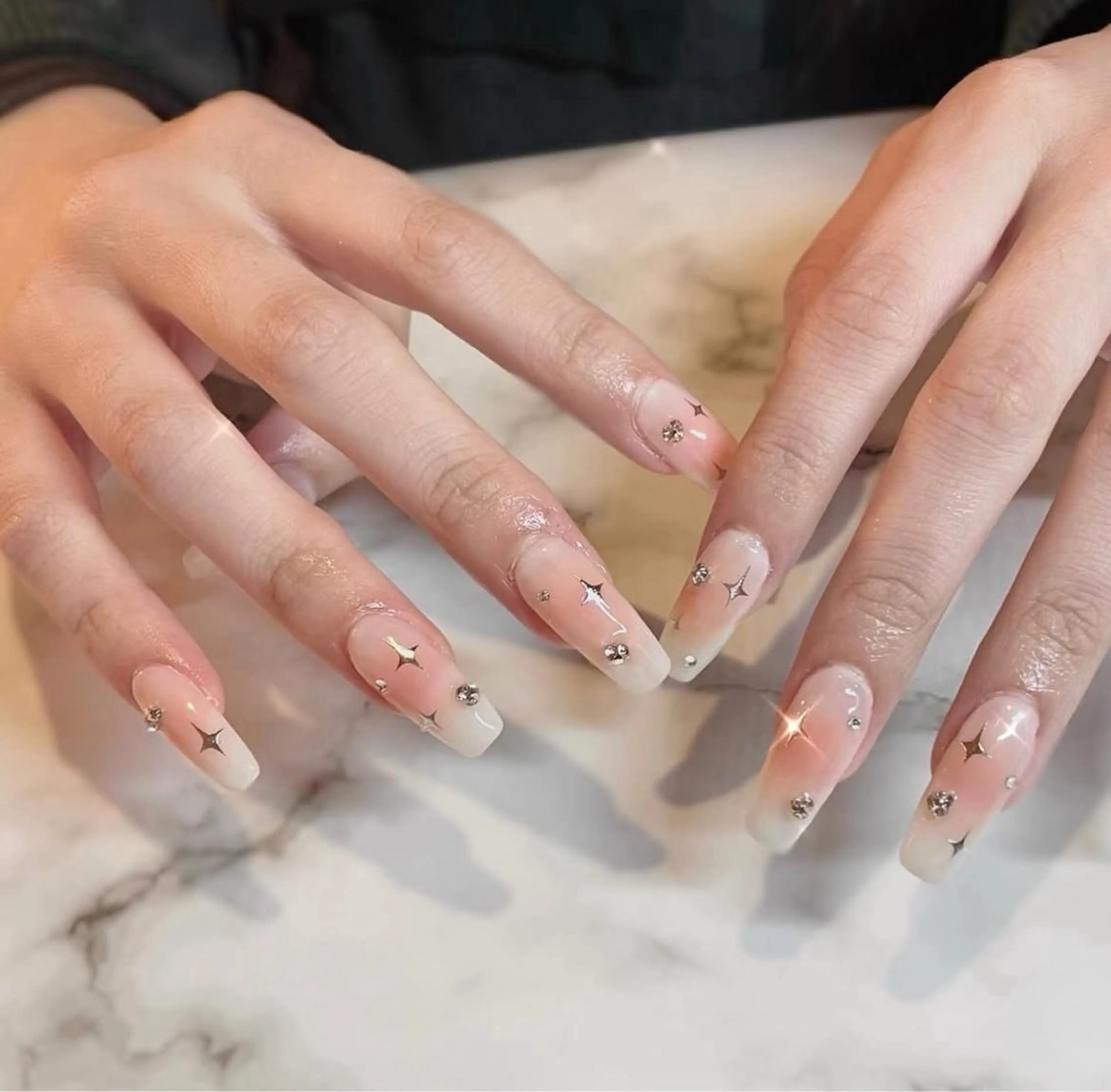 ネイル キラキラネイル ハンドネイル Liebe あいりのネイルデザイン