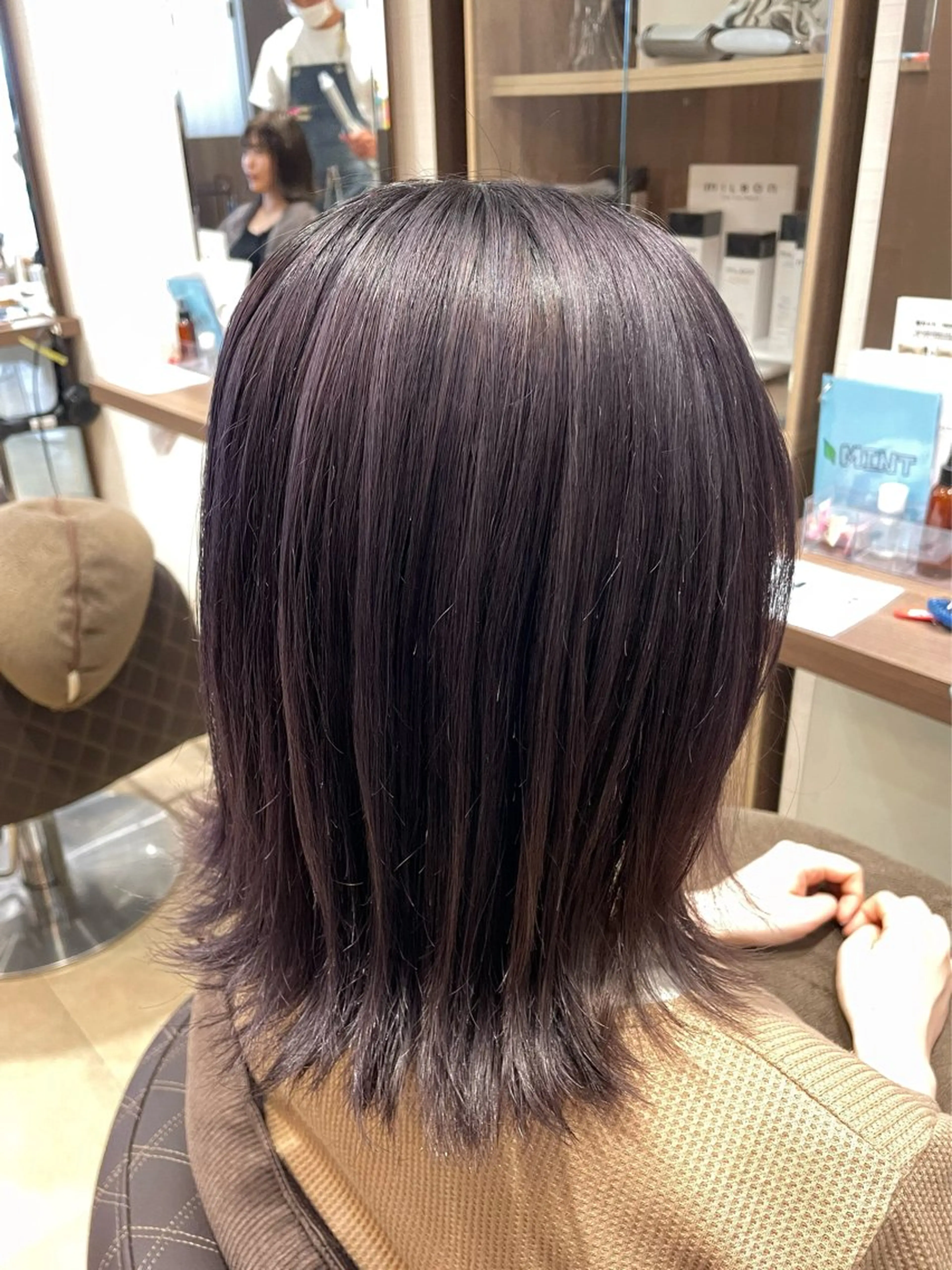 ミディアム 緑川 佳薫のヘアスタイル