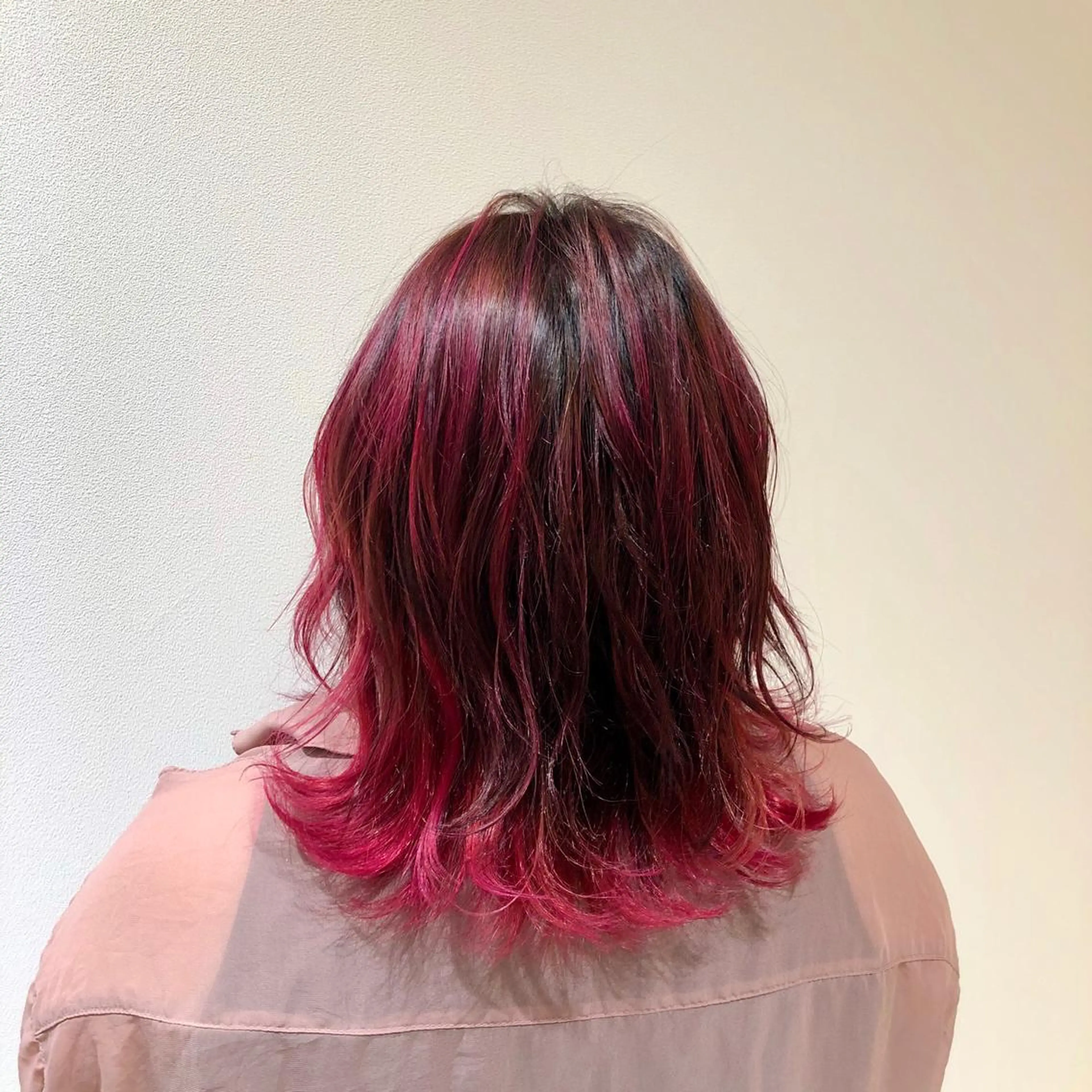 セミロング カラー バレイヤージュ ピンクカラー レイヤーカット RUBEUS【ルベウス】所属・✨艶々カラー🎨 杉本賢人のヘアスタイル