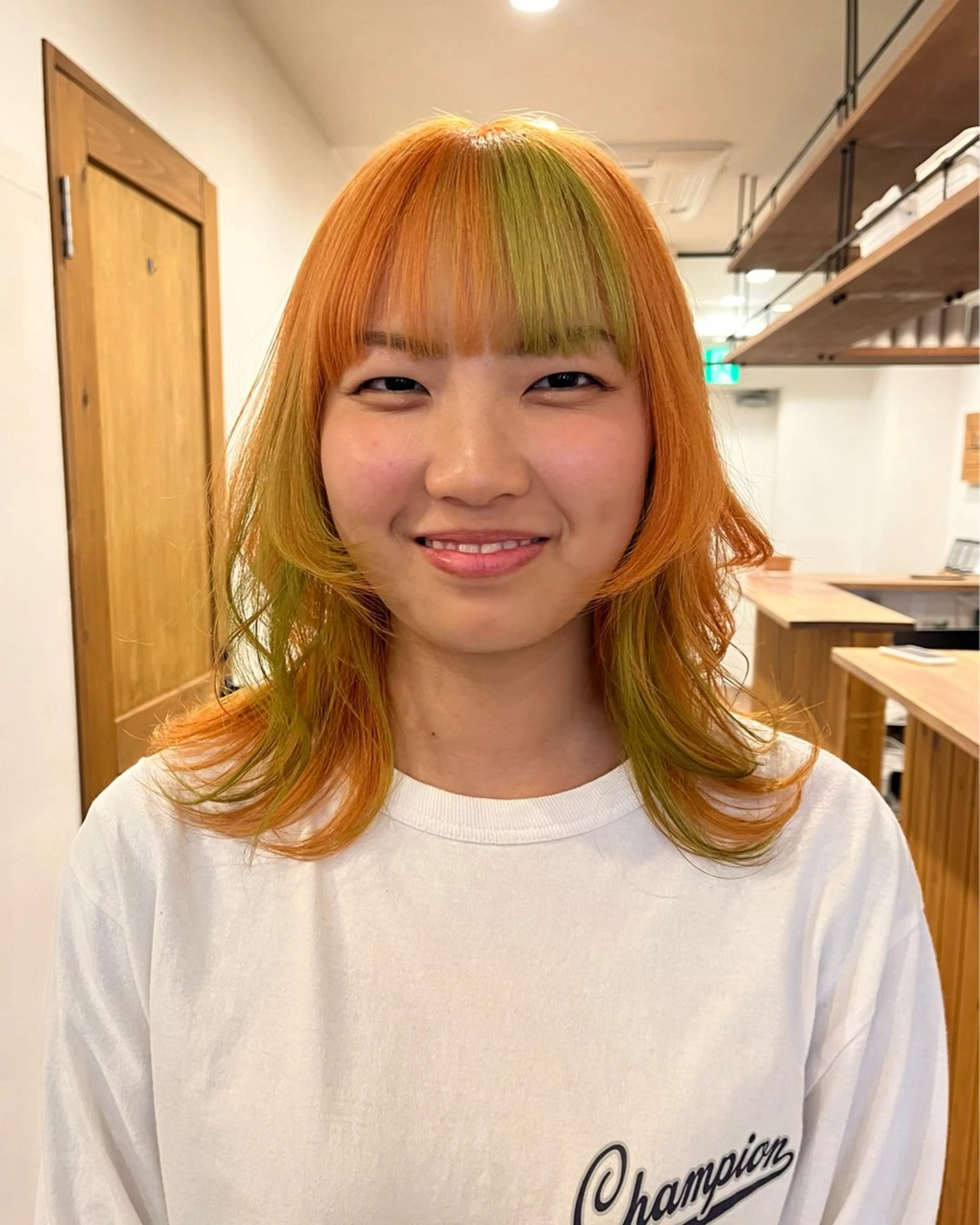 セミロング カラー オレンジ イエローカラー レイヤーカット china/ボブ /ブリーチカラーのヘアスタイル