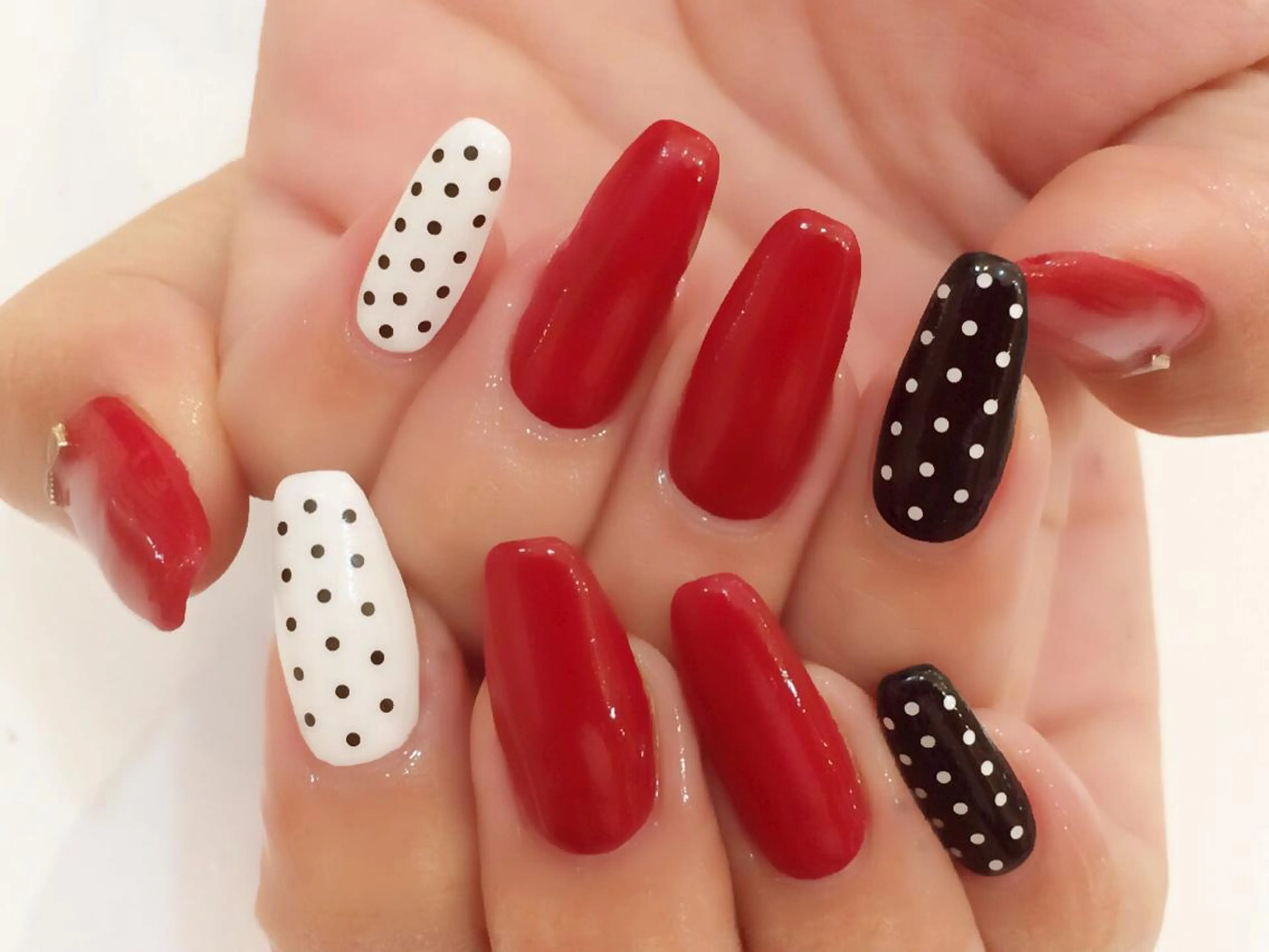 ミディアム ネイル 成人式 ネイルチップ NAILSGOGO shibuyaのネイルデザイン