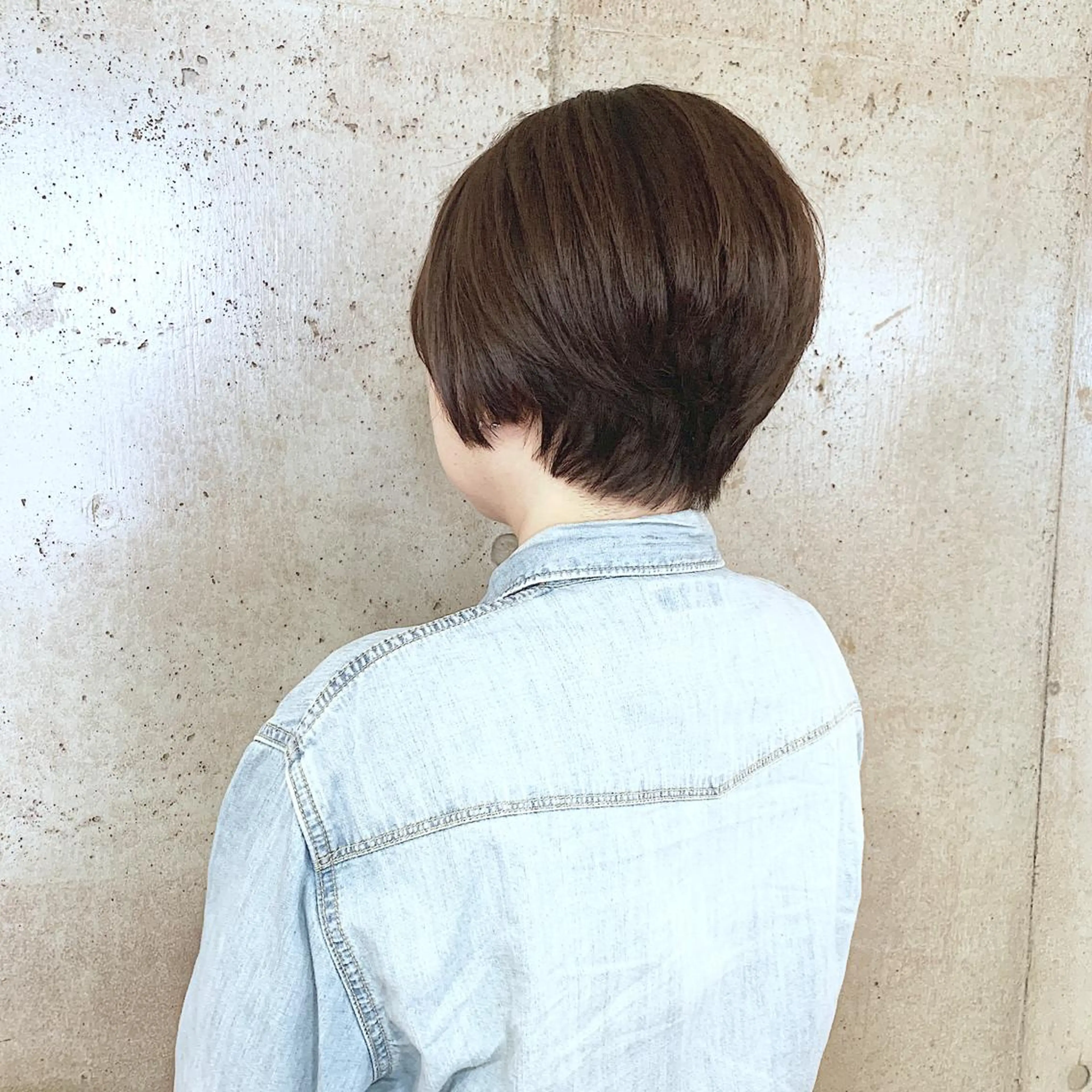 ショート カラー ブルーカラー ブルージュ 二宮 早智子のヘアスタイル