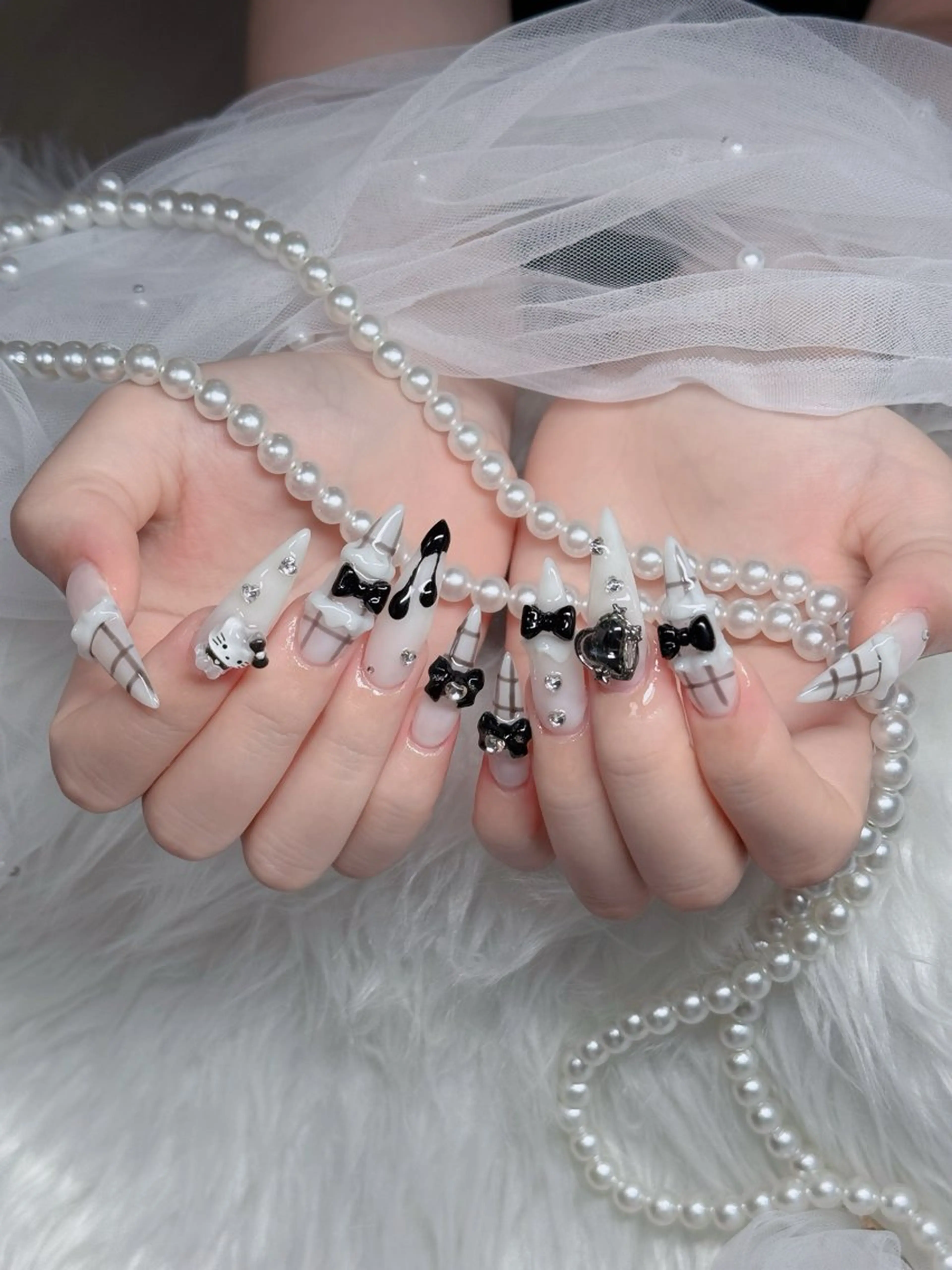 ネイル オーロラネイル フレンチネイル ジェルネイル ハロウィン キラキラネイル ハンドネイル H.baby Nail Salonのネイルデザイン