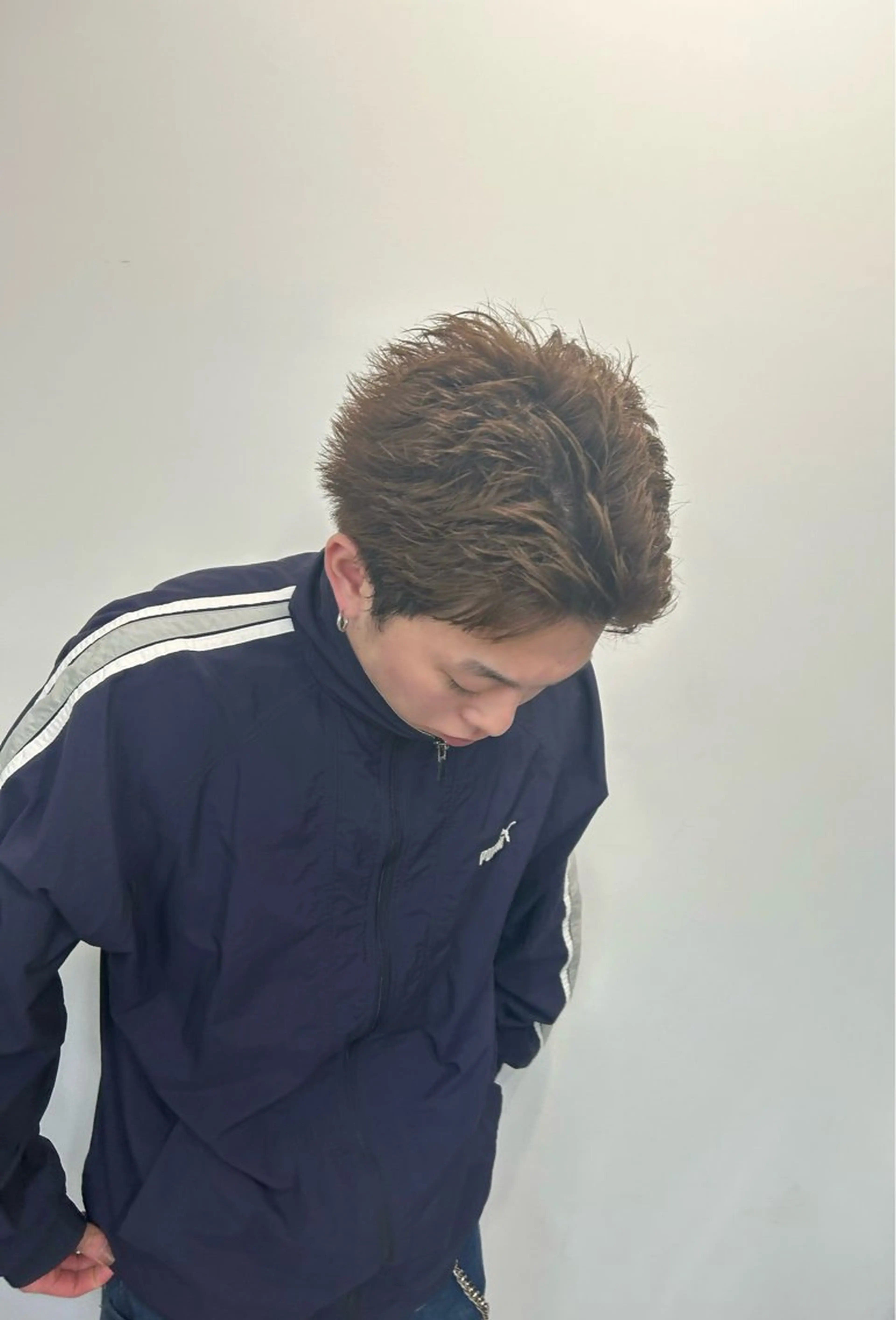 ショート カラー メンズ メンズブリーチ メンズハイトーン メンズウルフカット ブリーチ デザインカラー sunc所属・梅田l大人韓国ヘア レイヤー×艶カラーのヘアスタイル