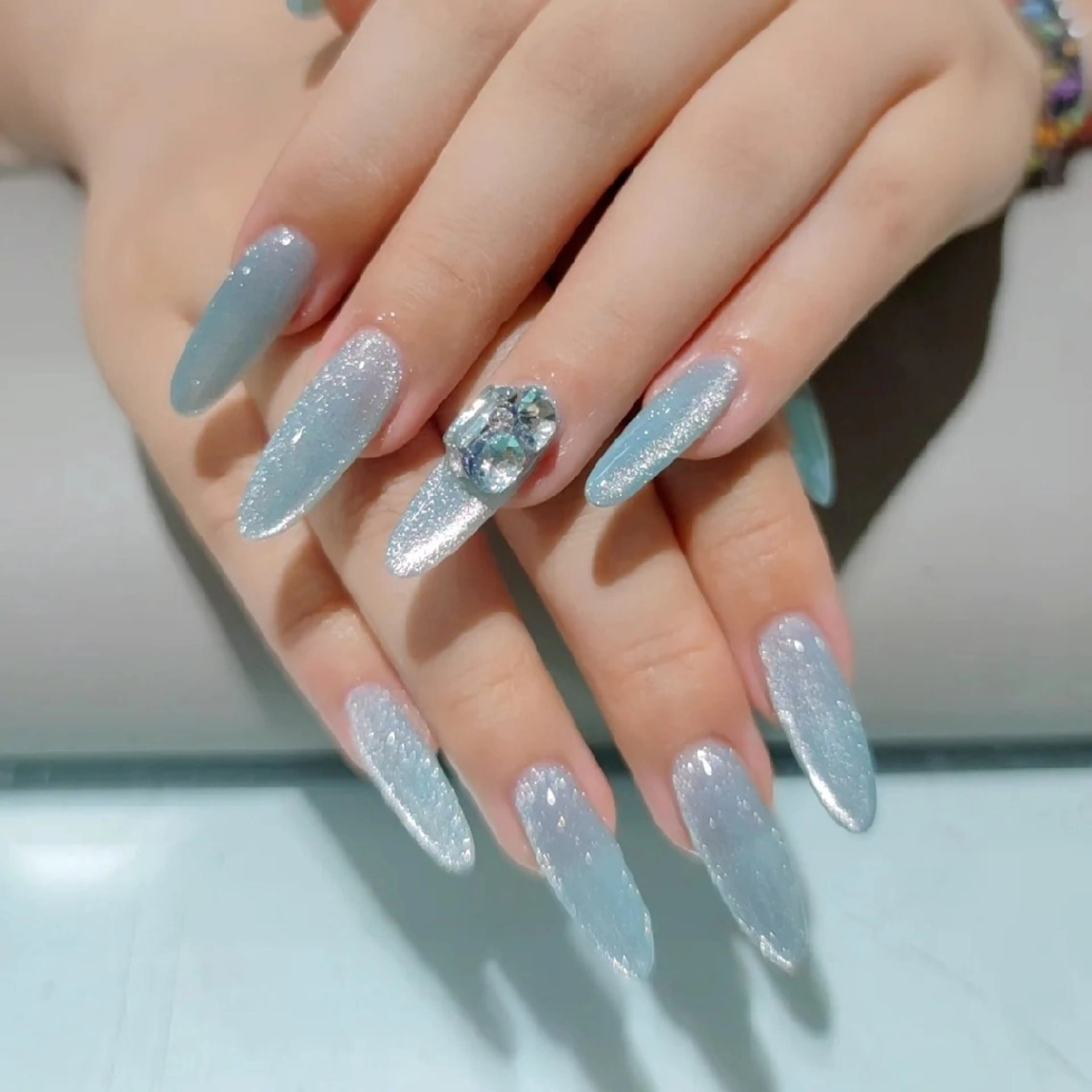 ネイル ブルー マグネットネイル ハンドネイル ネイリストゆか💅 長さだし、深爪矯正のネイルデザイン