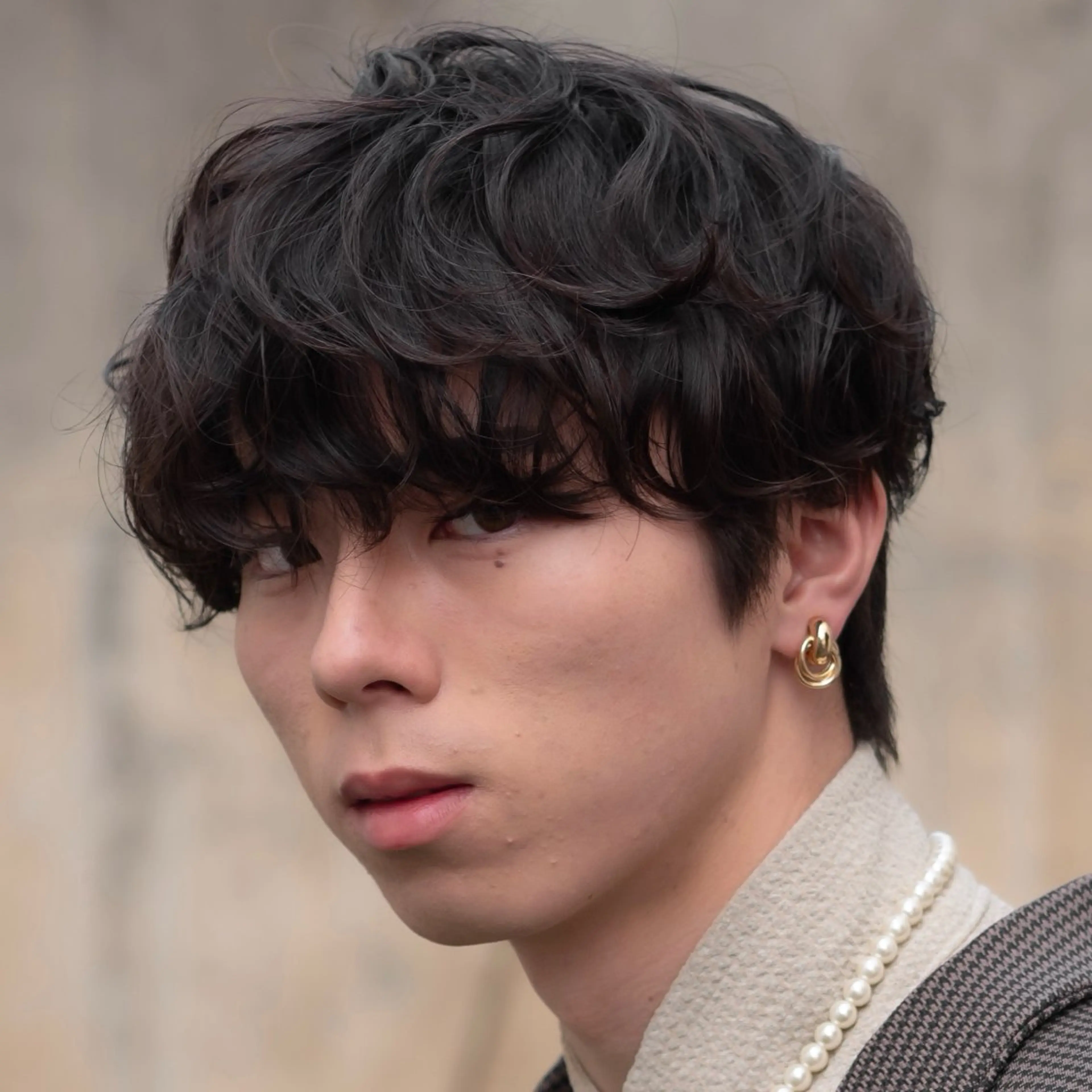 メンズ カット ウルフとデザイン カラーの神のヘアスタイル