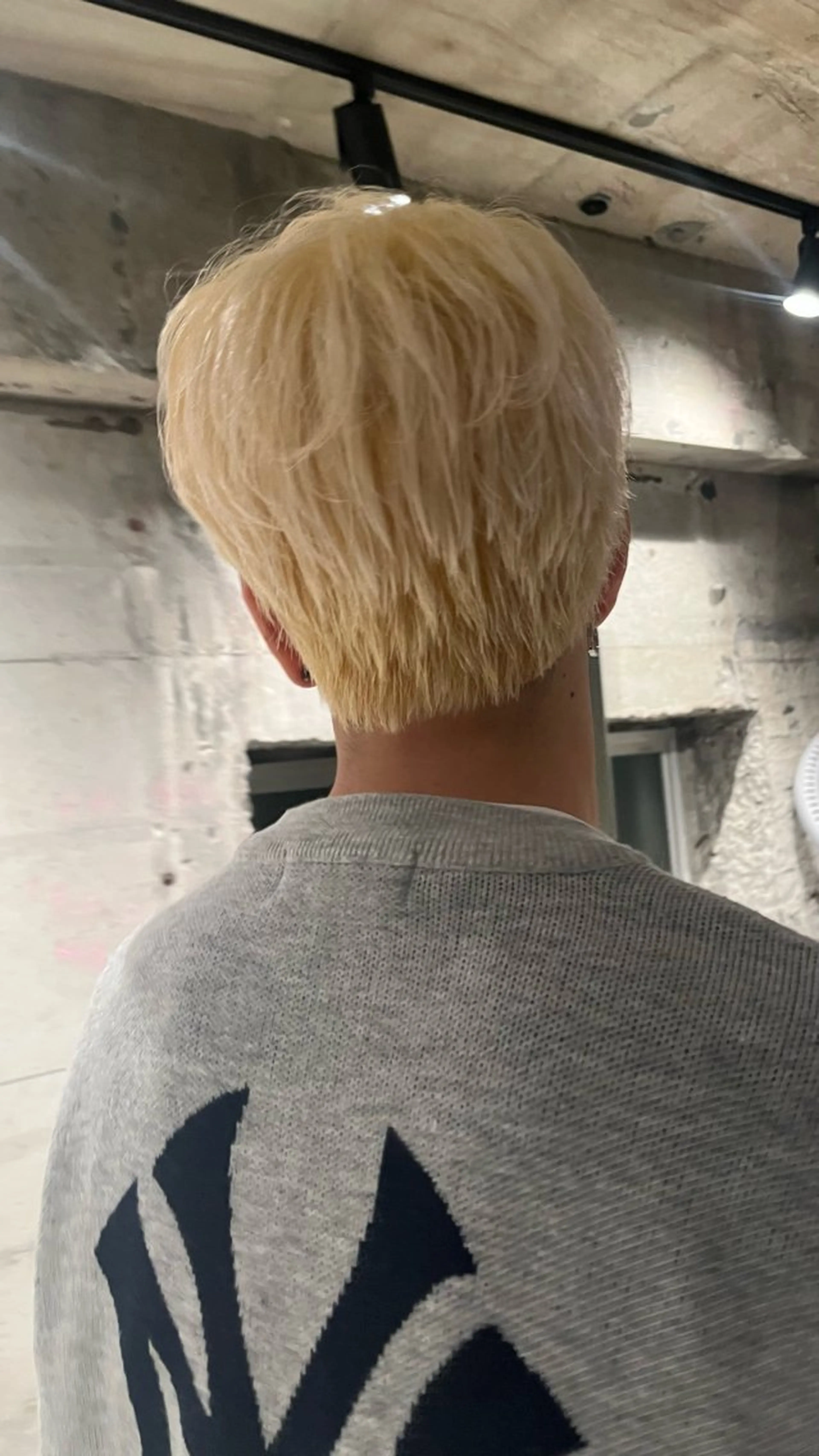 カラー メンズ 抜きっぱなしブロンド ダブルカラー ヘアカラー 🦮shiori アイドルオタク🦮のヘアスタイル