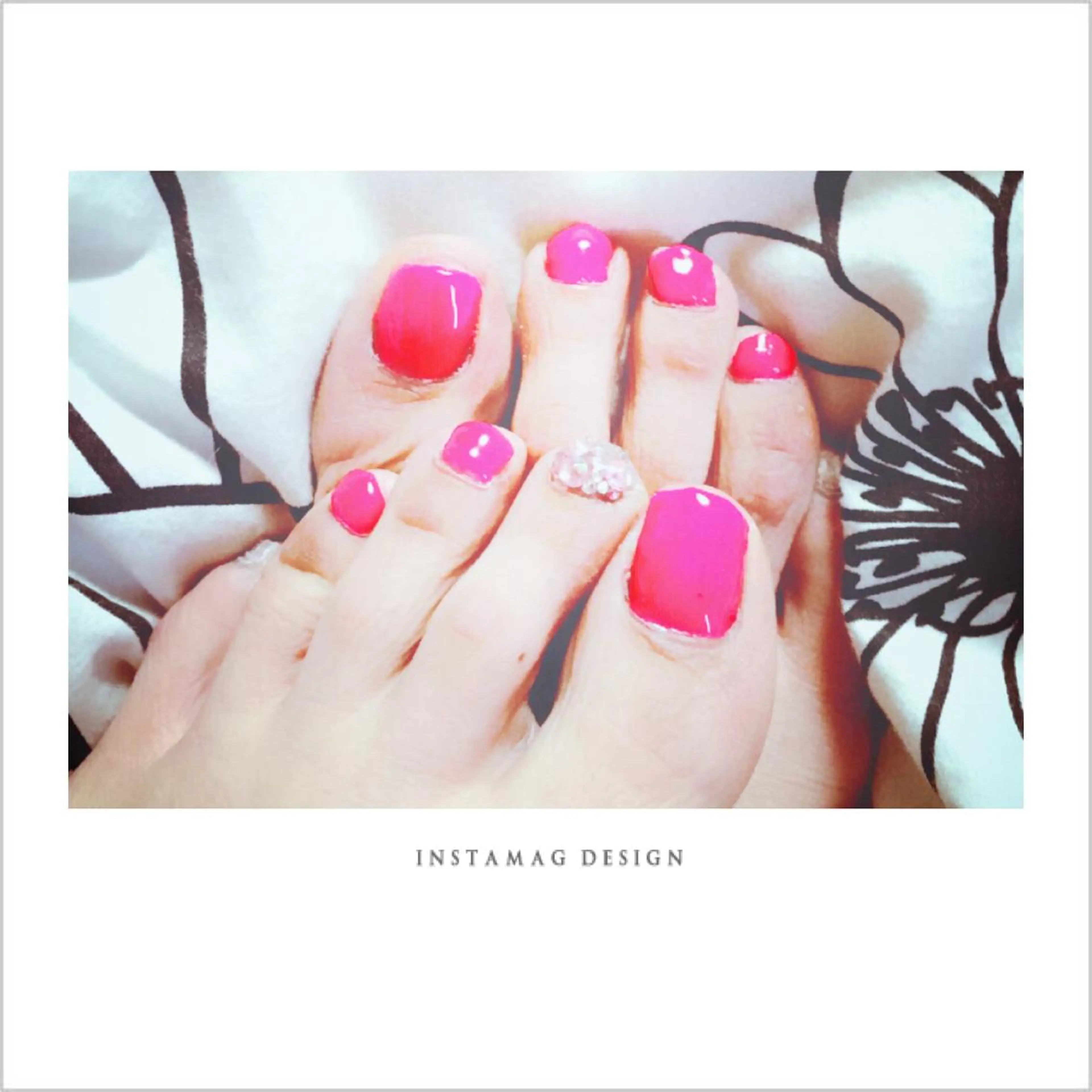 ネイル フットネイル キラキラネイル ピンク Ly   hair（リーヘア）所属・Lyhair🦊🎀 AKIのヘアスタイル