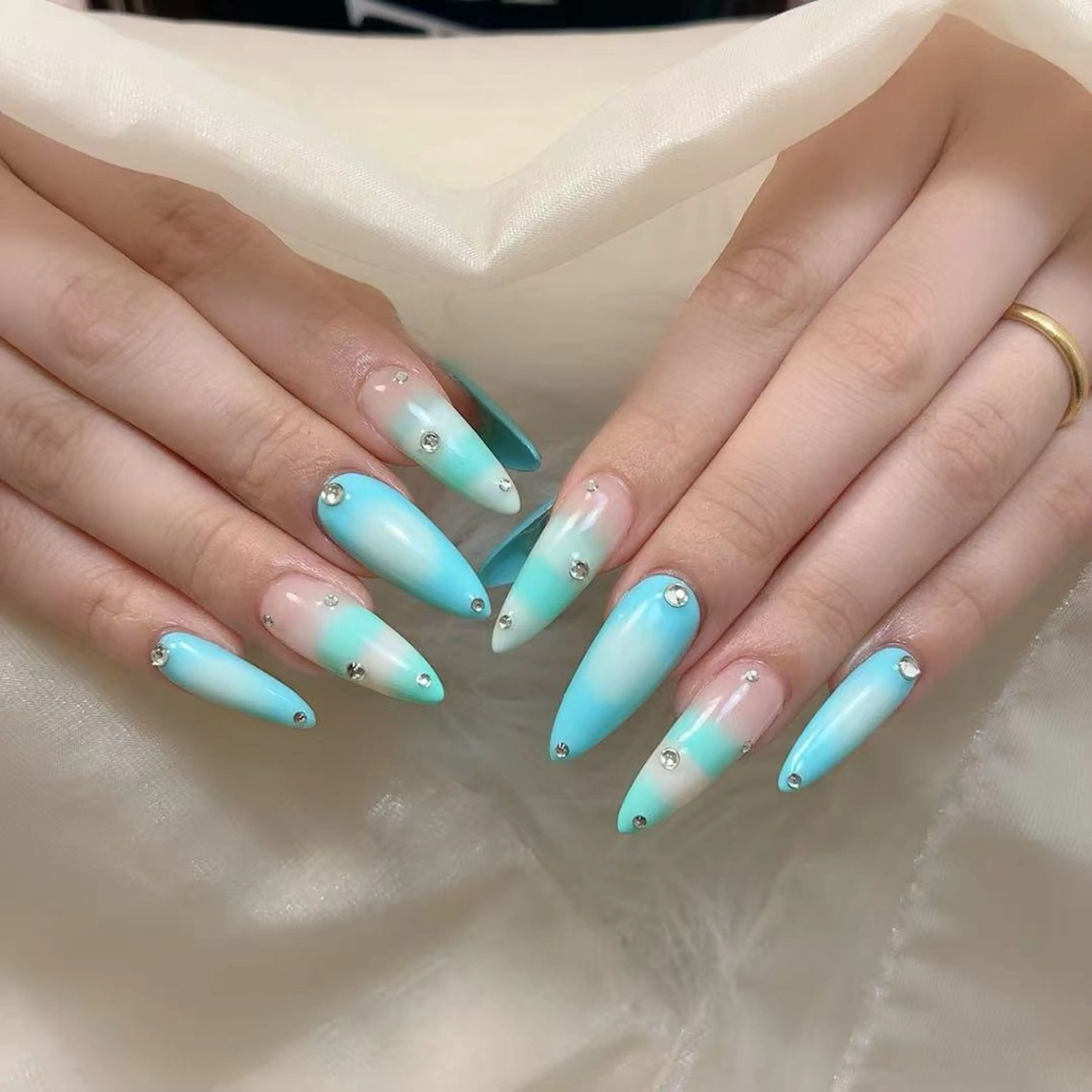 ネイル アニマル柄 チークネイル 成人式 フラッシュネイル フットネイル ハンドネイル B·U Nail大宮 /学🈹あり/Umのネイルデザイン