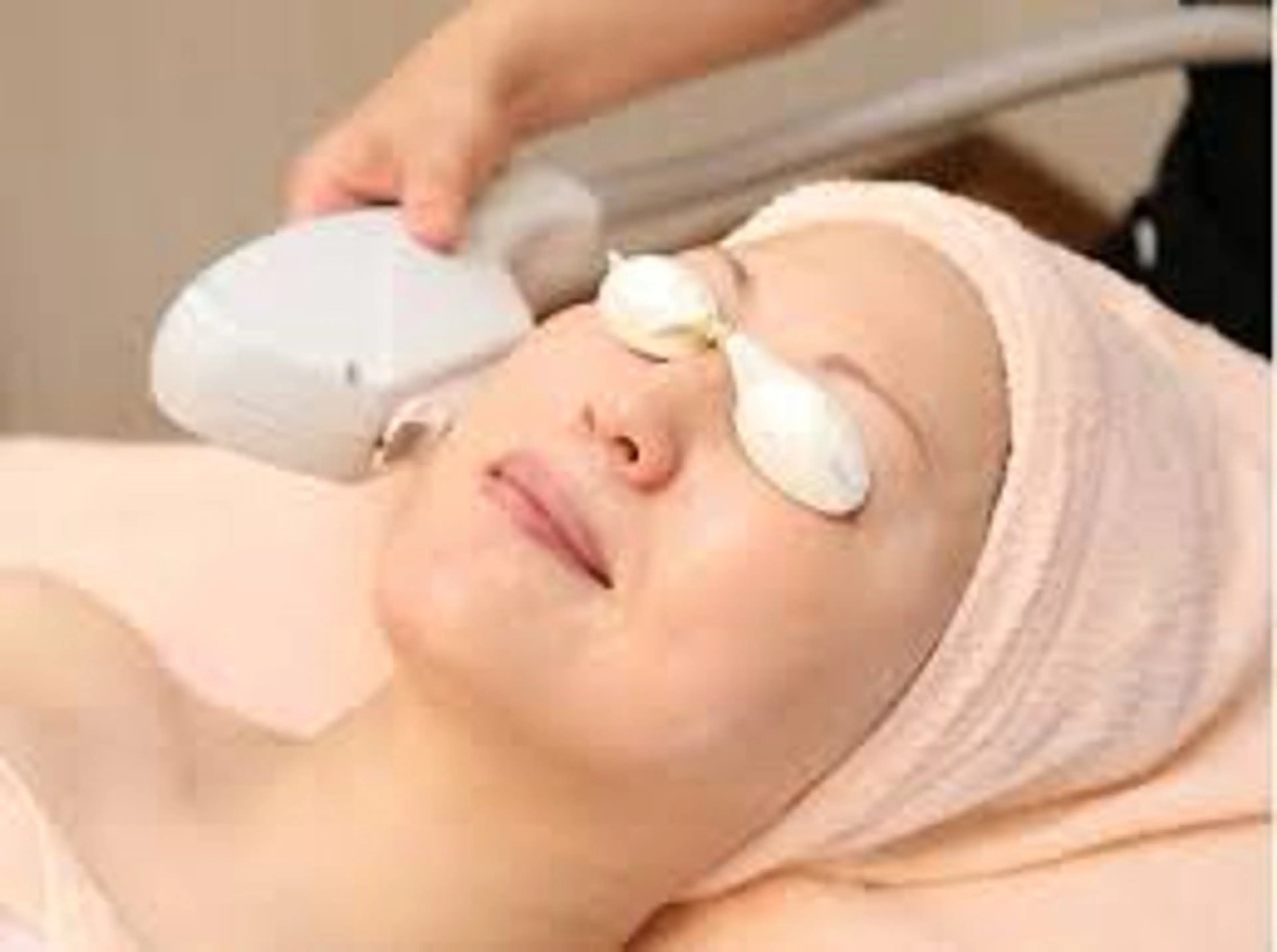 【しみ・たるみケア】引き締まった毛穴・ふっくらもちもち肌/光フェイシャルの写真