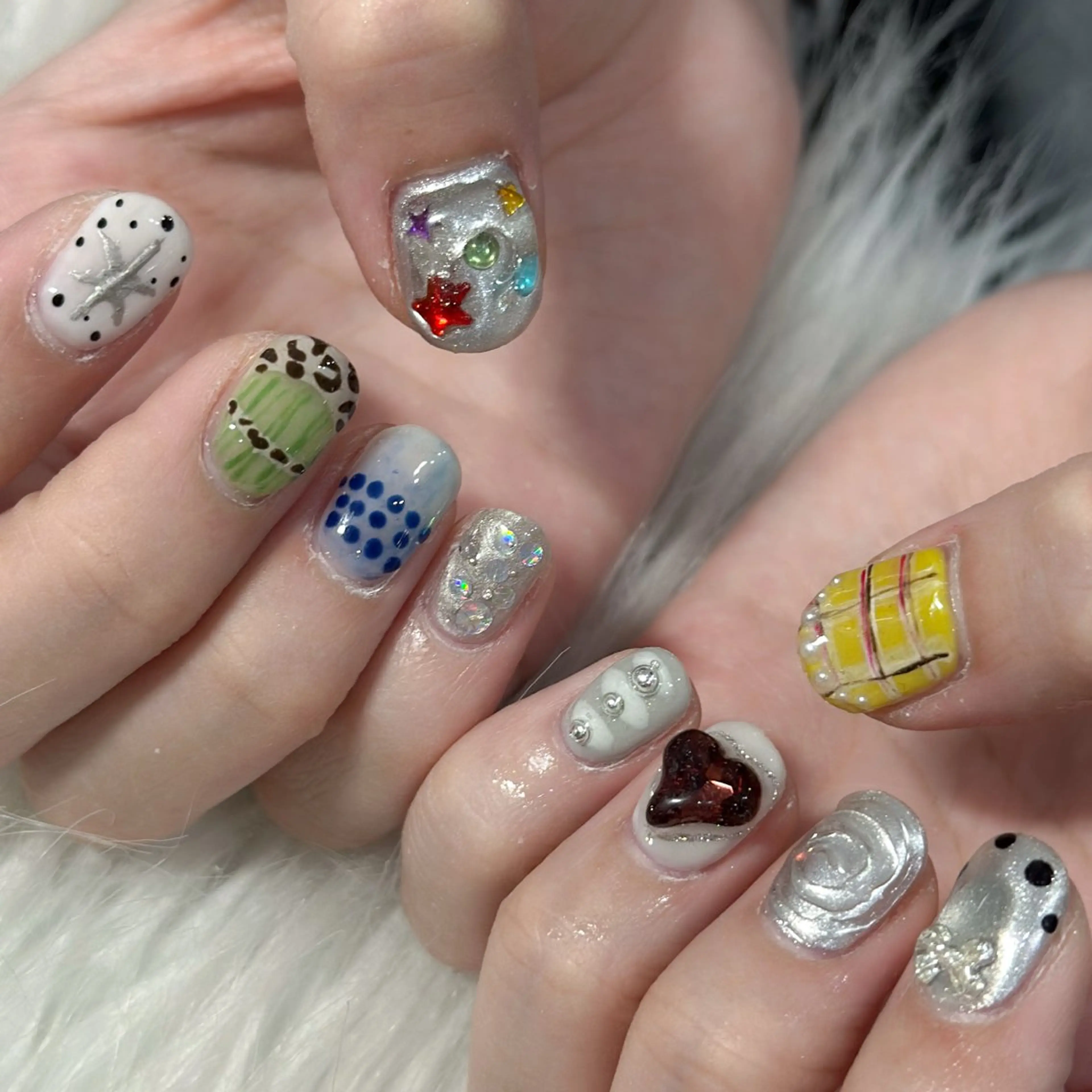 ネイル ハンドネイル フットネイル LAVISH nanamiのネイルデザイン