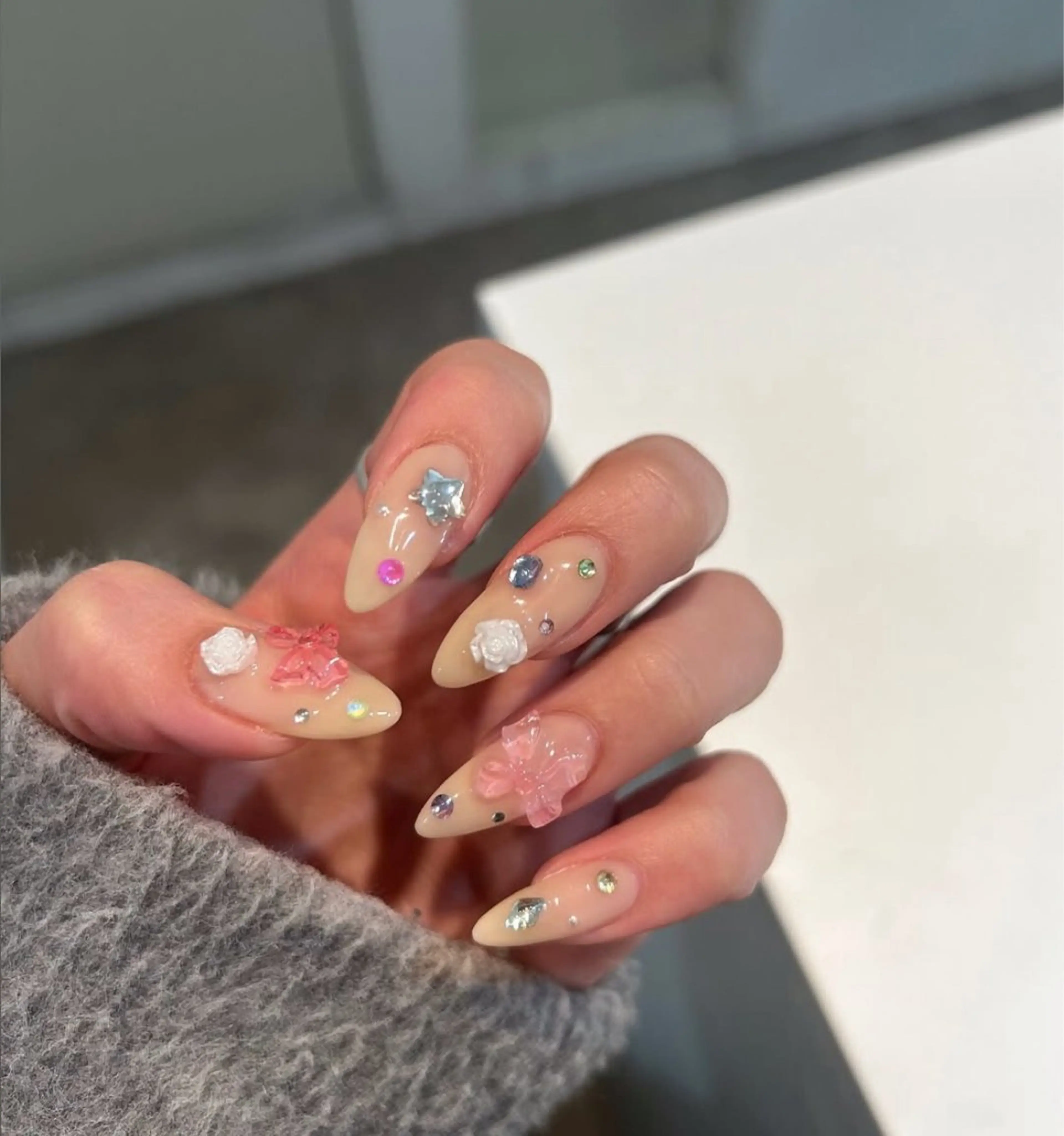 ネイル 長さ出し グラデーション キラキラネイル 韓国ネイル ラメ(グリッター) ハンドネイル ハンドケア Chisa Nail Studio所属・チ サのネイルデザイン