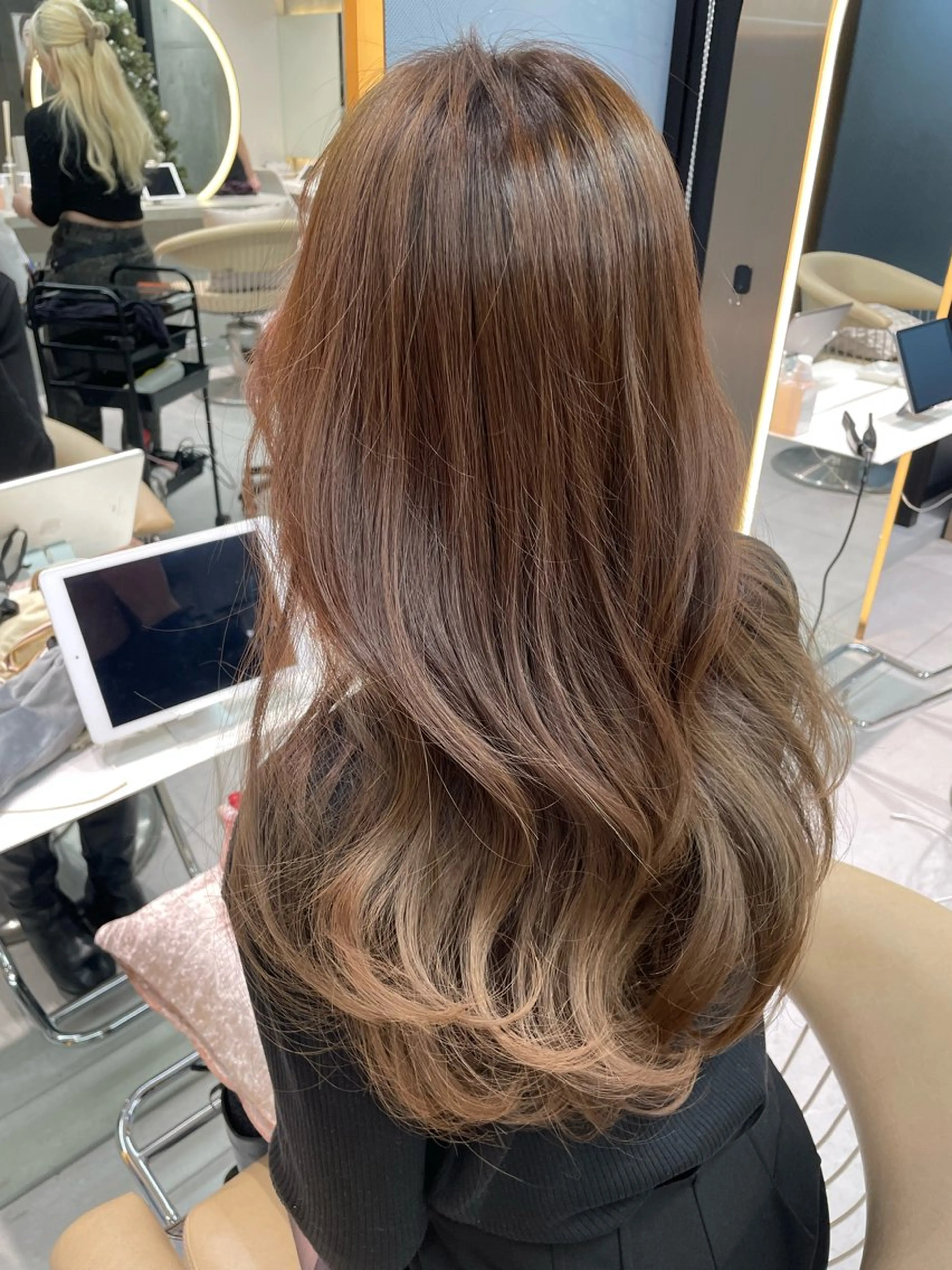 ロング カラー カット ヘアカラー トリートメント shion 透明感カラーのヘアスタイル