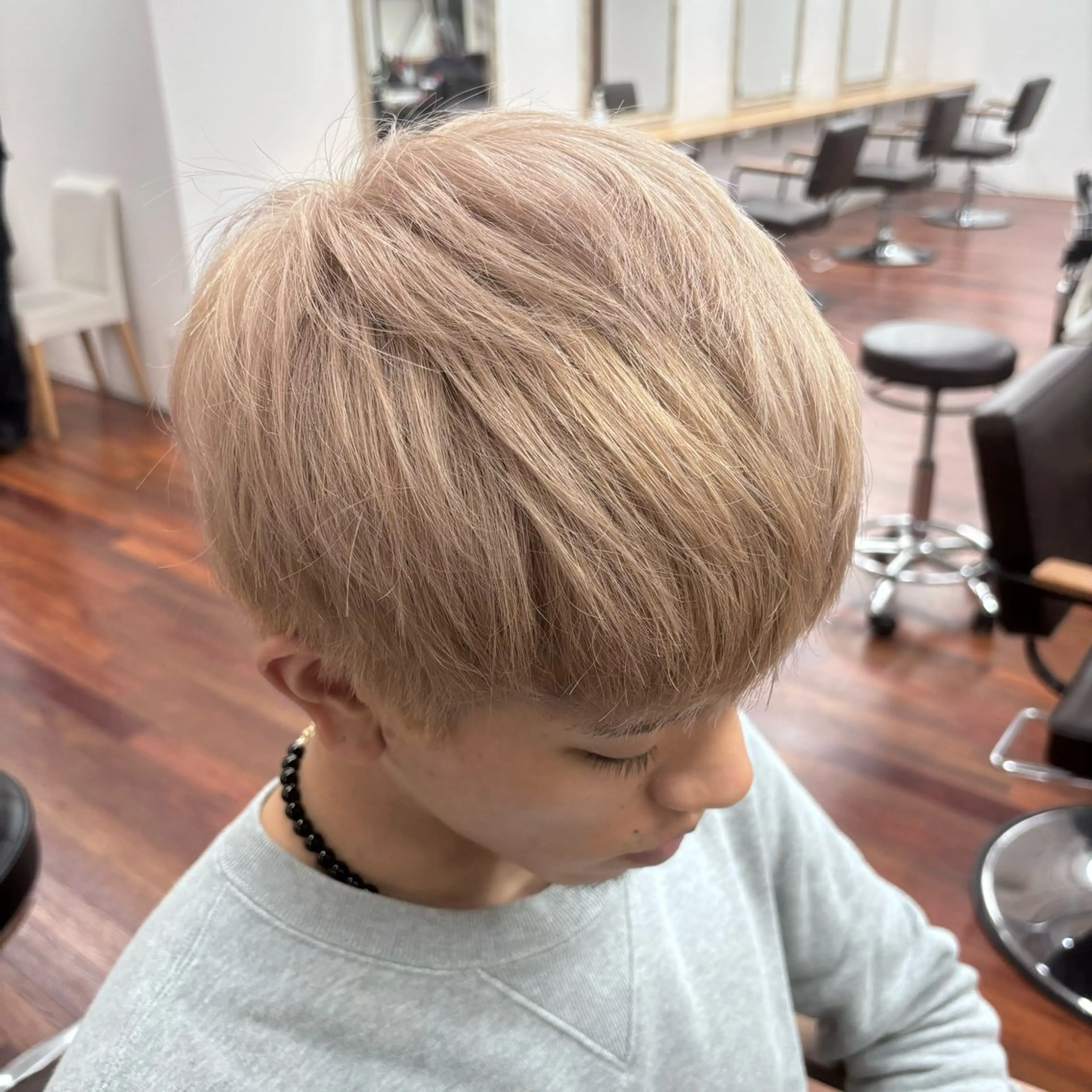 ショート カラー ヘアアレンジ ブリーチ グランルッソ所属・岡山× バレイヤージュカラーのヘアスタイル