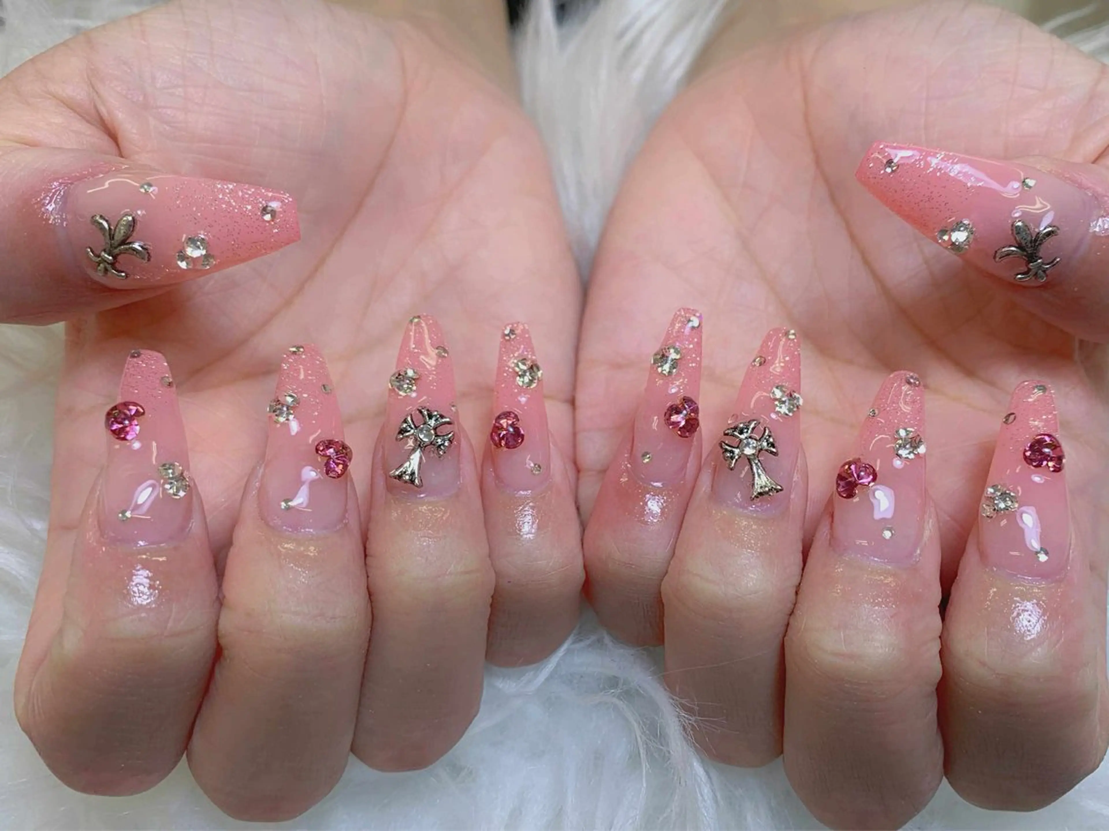 ネイル チークネイル 長さ出し フレンチネイル ジェルネイル ガラスフレンチ ハンドネイル anh nail anne🤍のネイルデザイン