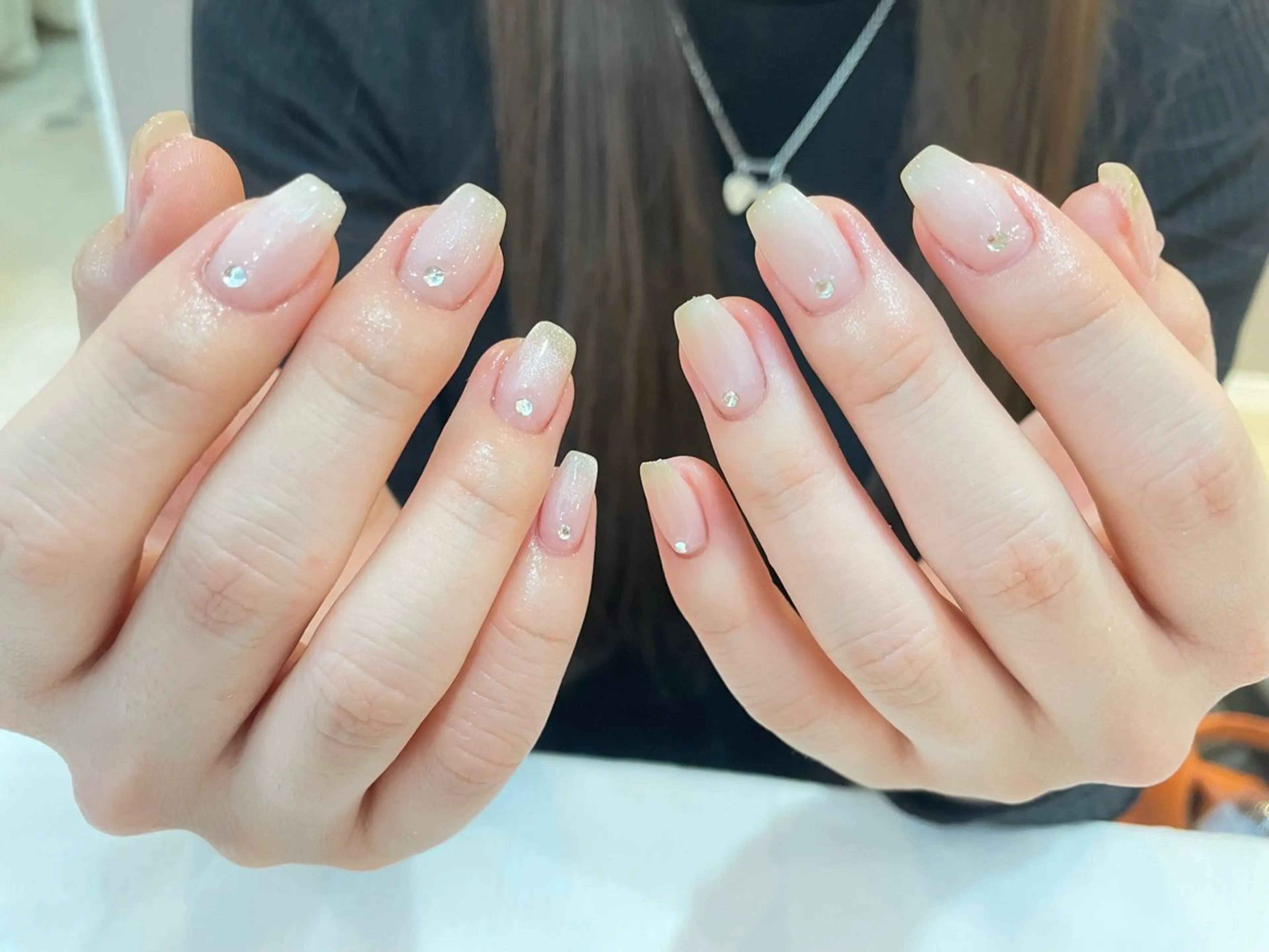 ネイル オーロラネイル チークネイル フレンチネイル ガラスフレンチ グラデーション H&B 楊のネイルデザイン