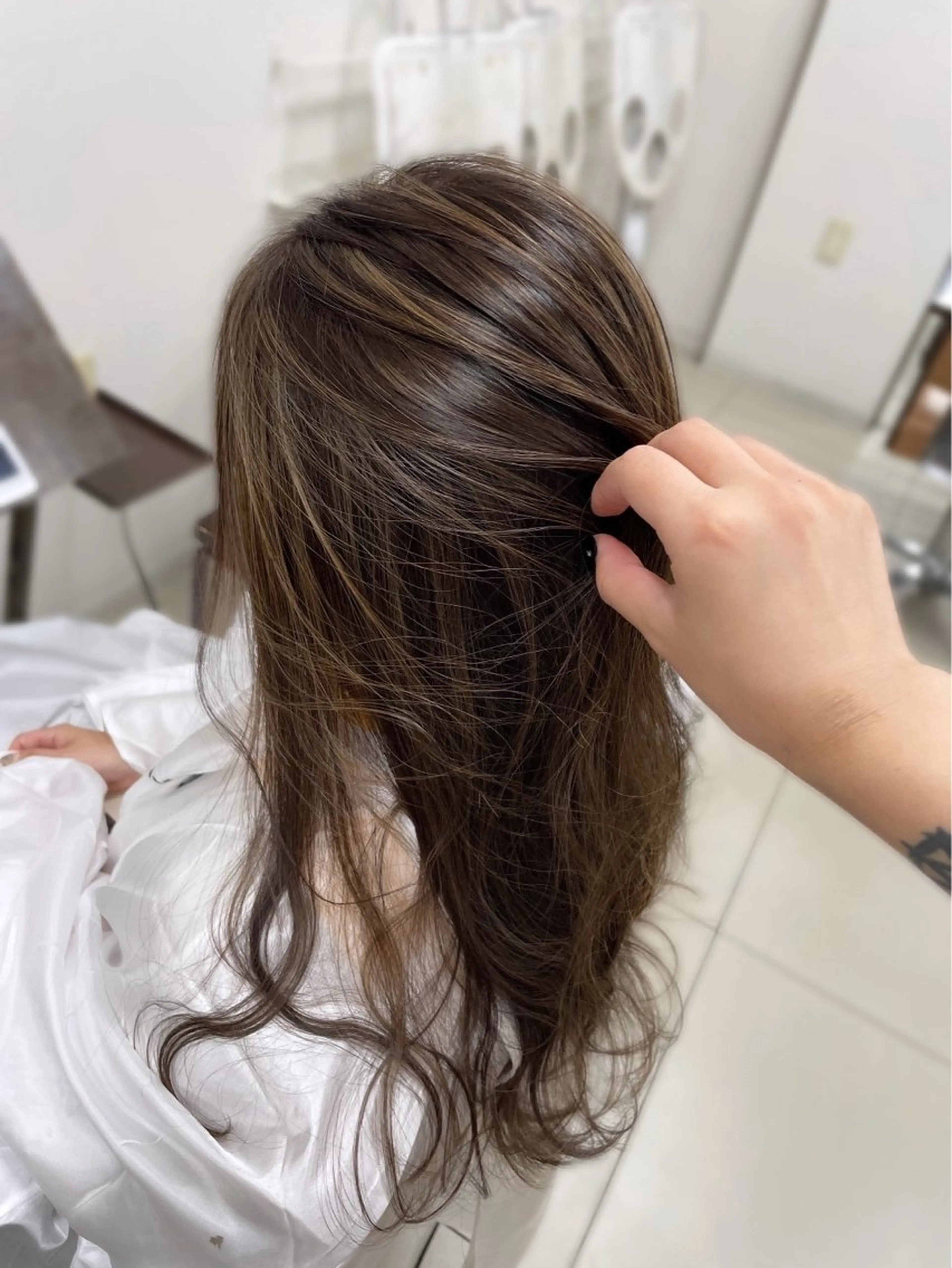 ロング カラー ハイライトカラー ハイライト SOYON なんば店所属・水島 真彩のヘアスタイル