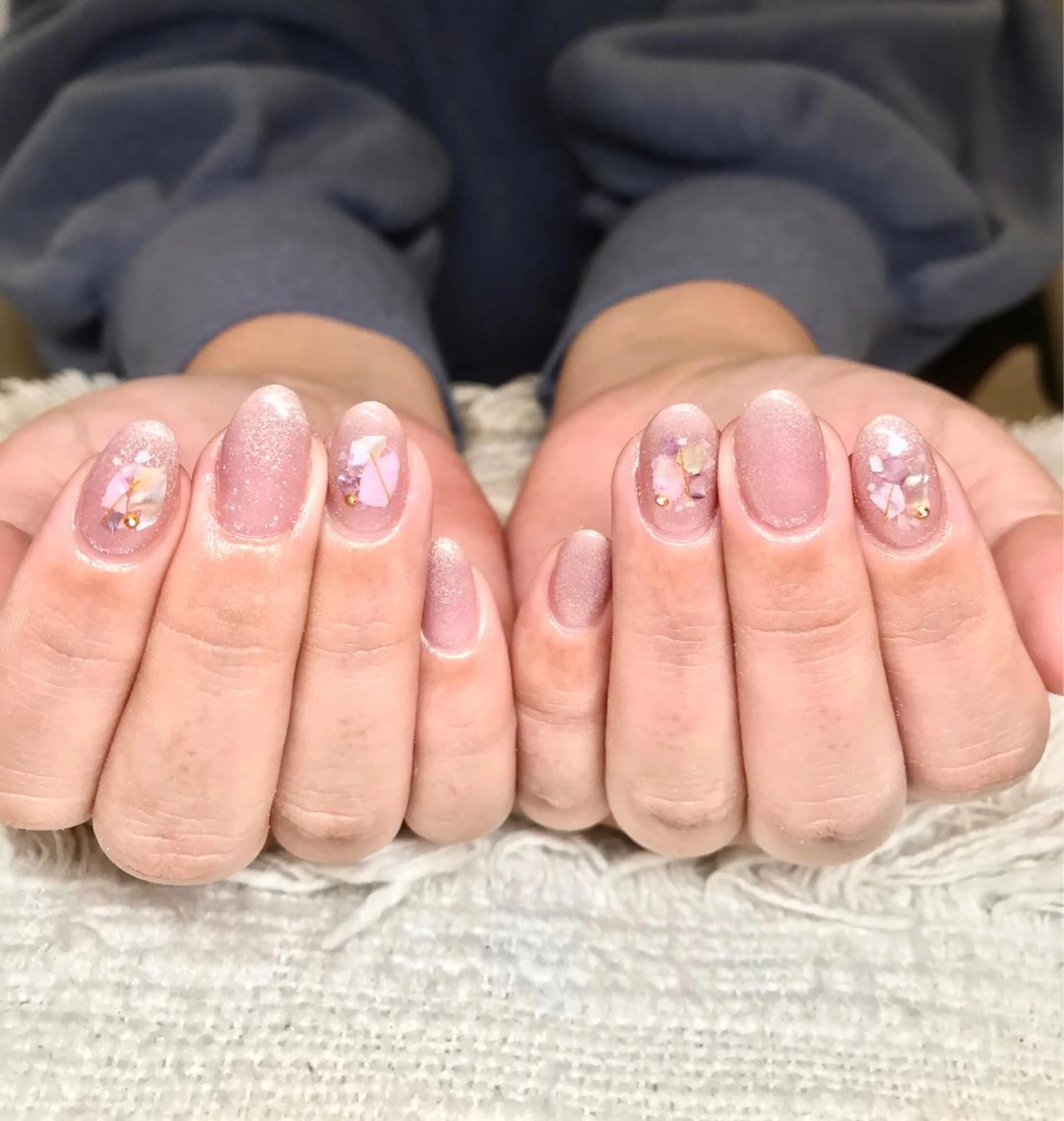 ミディアム カラー パーマ ヘアアレンジ ネイル マツエク・マツパ ラメ(グリッター) ハンドネイル ハンドケア nail&eye Aoのマツエク・マツパデザイン