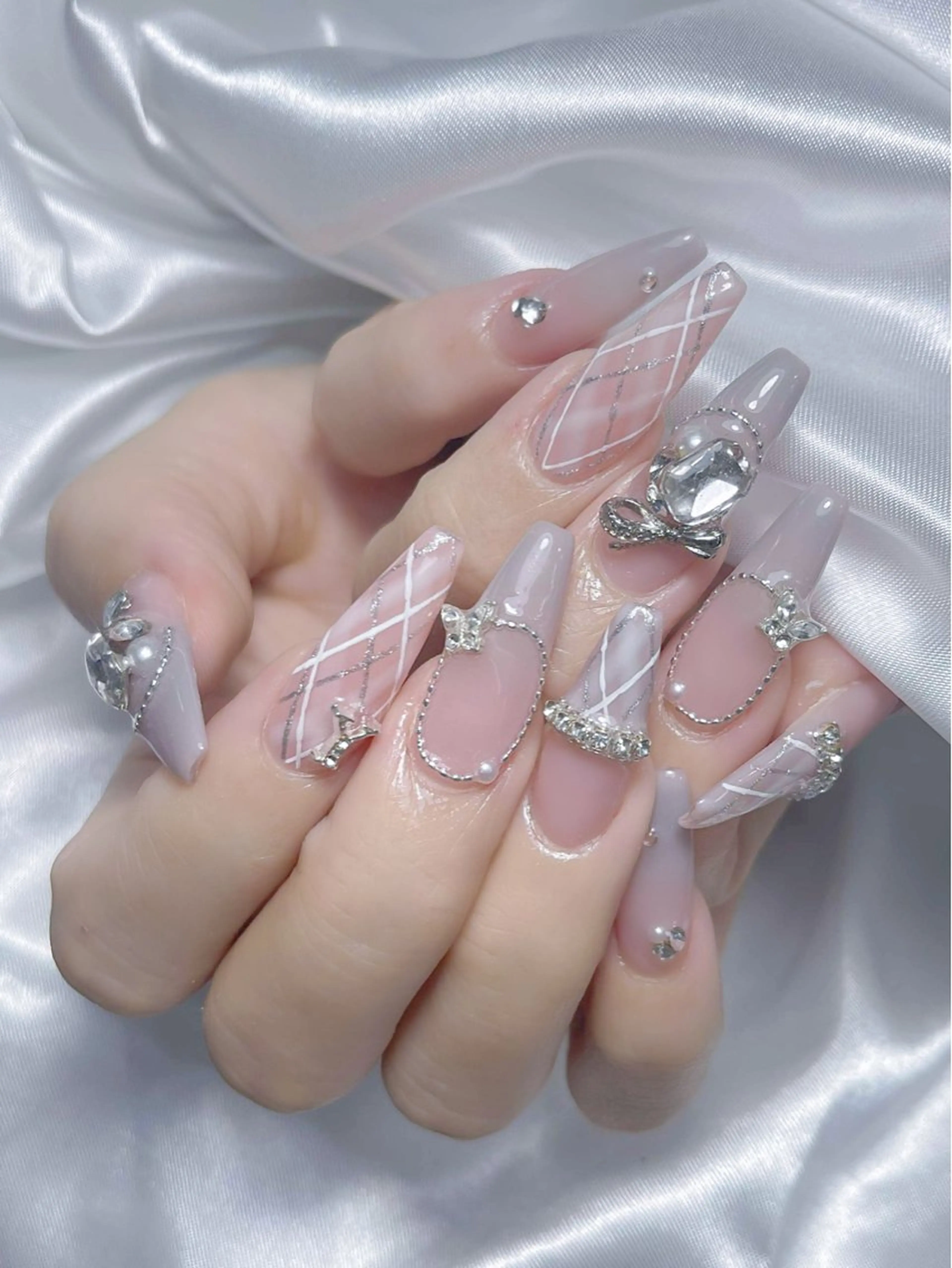 ネイル LEELA NAIL STUDIO所属・LEELA NAIL STUDIOのネイルデザイン