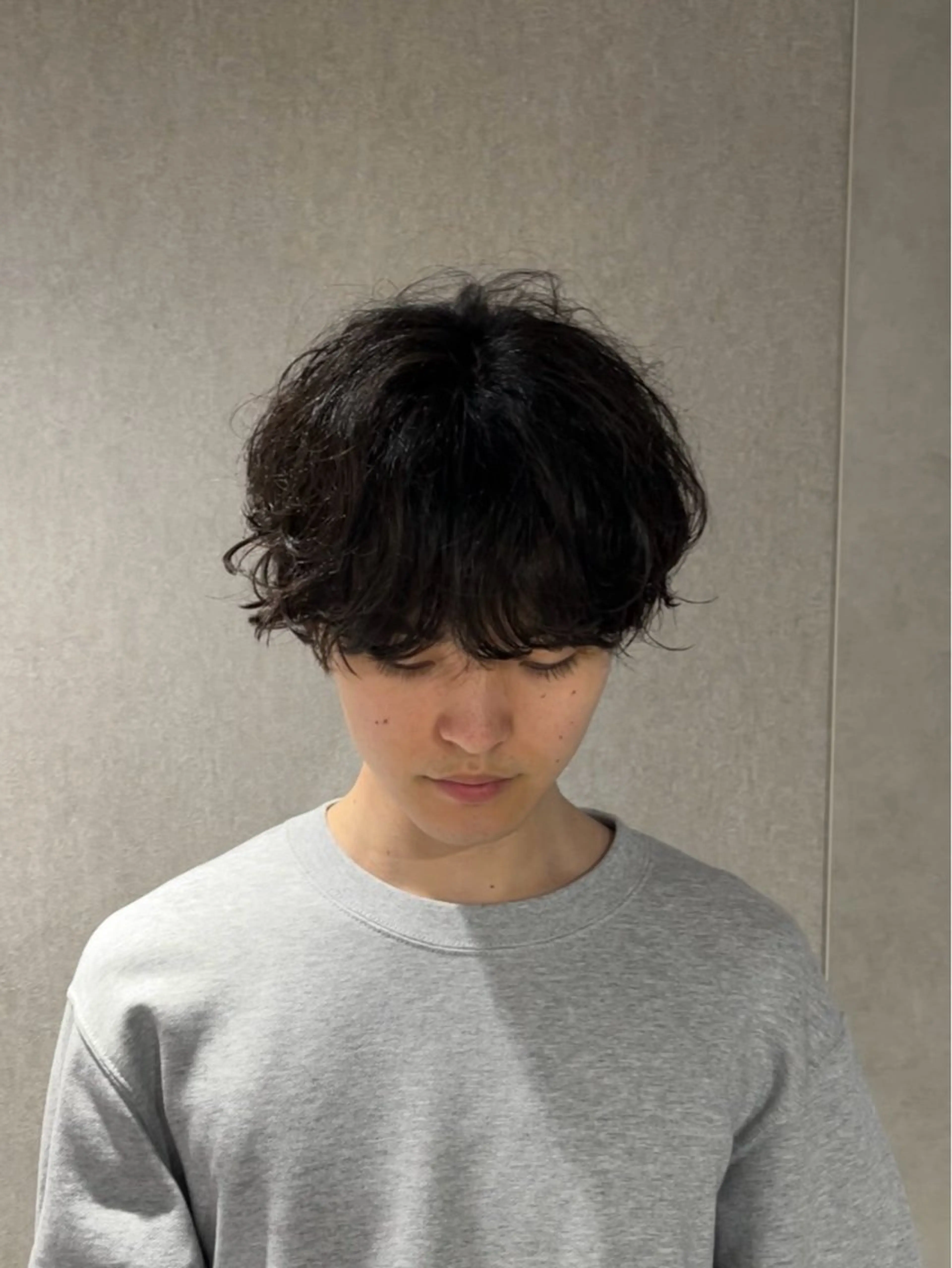 ショート カラー パーマ メンズ カット パーマ 【シャドウパーマ センターパート】義心のヘアスタイル