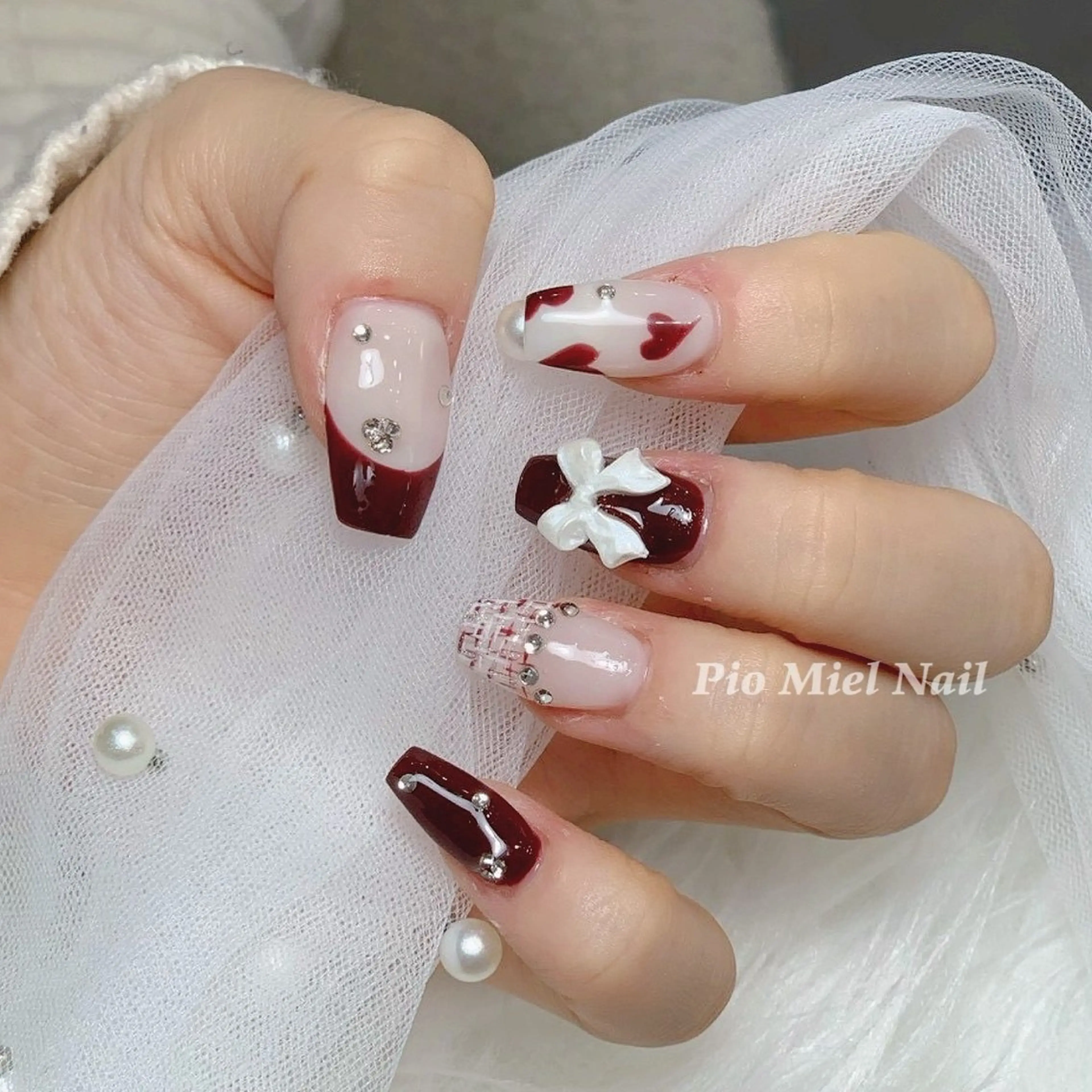 ネイル ボルドー ガーリー ハート 韓国ネイル リボン ハンドネイル momo 長さだしのネイルデザイン