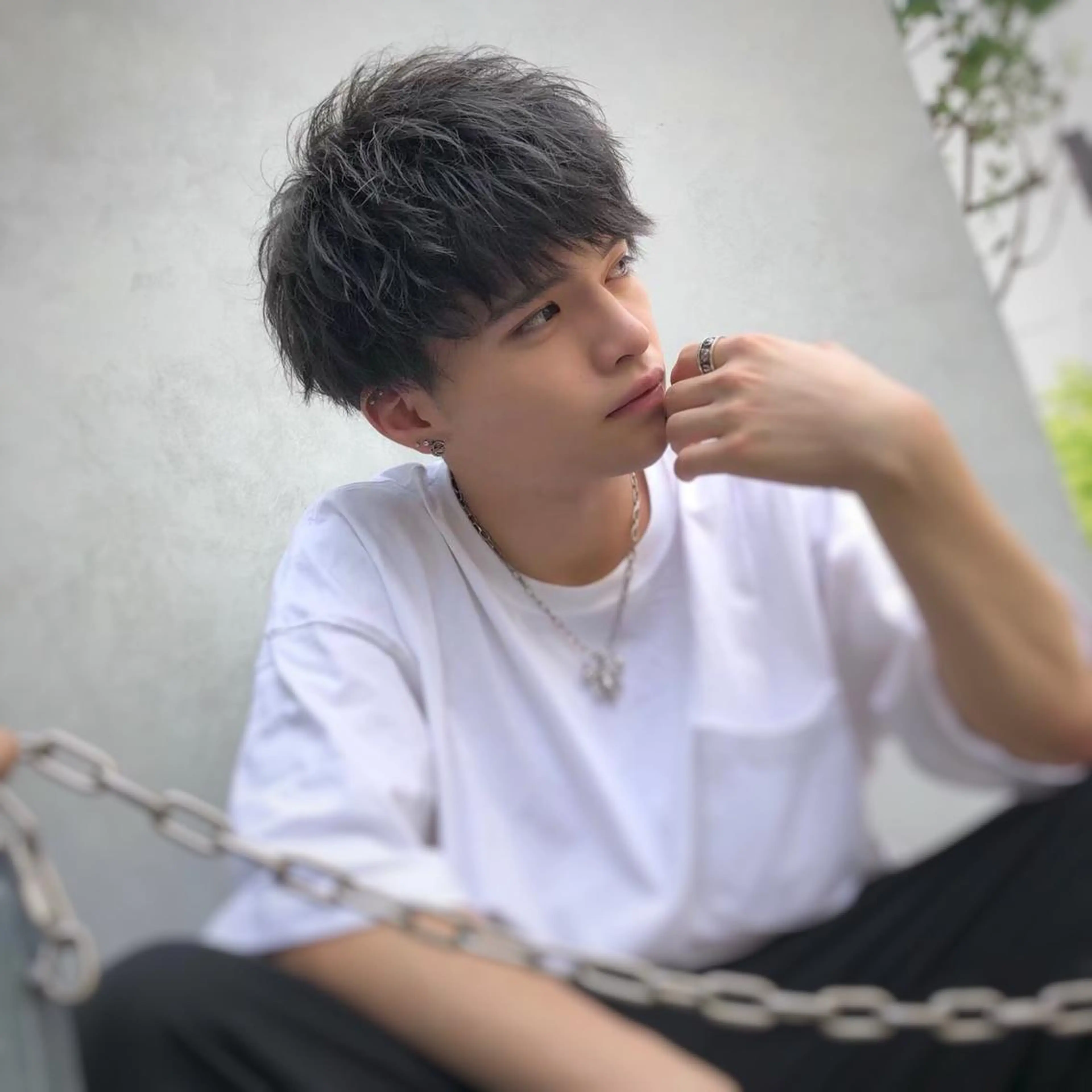 ショート カラー パーマ メンズ アップバング メンズブリーチ ビジネス センターパート メンズハイトーン 赤み消し🌿 透明感カラー🫧のヘアスタイル