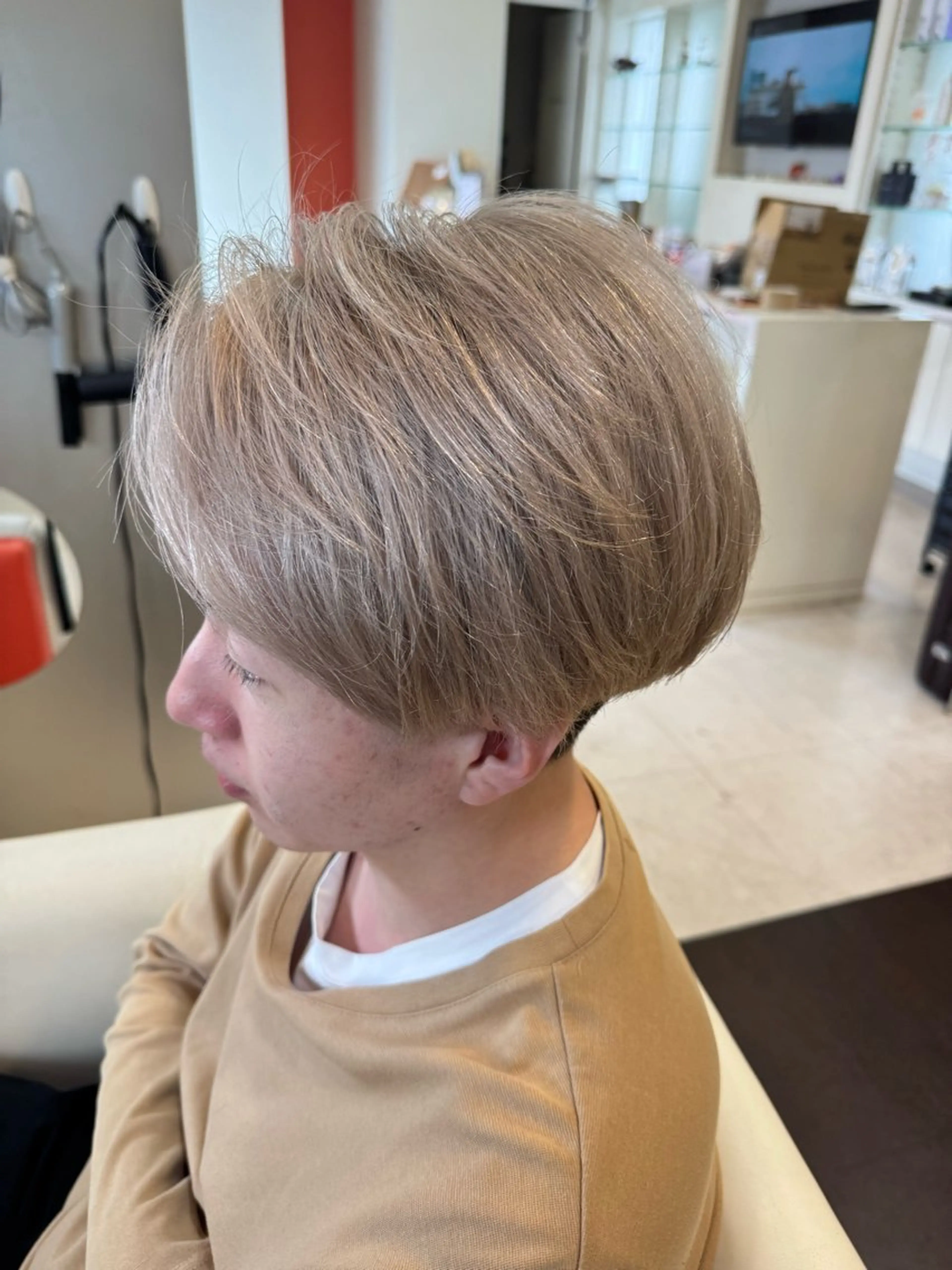 ショート カラー メンズ メンズブリーチ ベージュカラー 黒髪 ブリーチ 透明感カラー カット ヘアカラー トリートメント 長屋 裕也のヘアスタイル