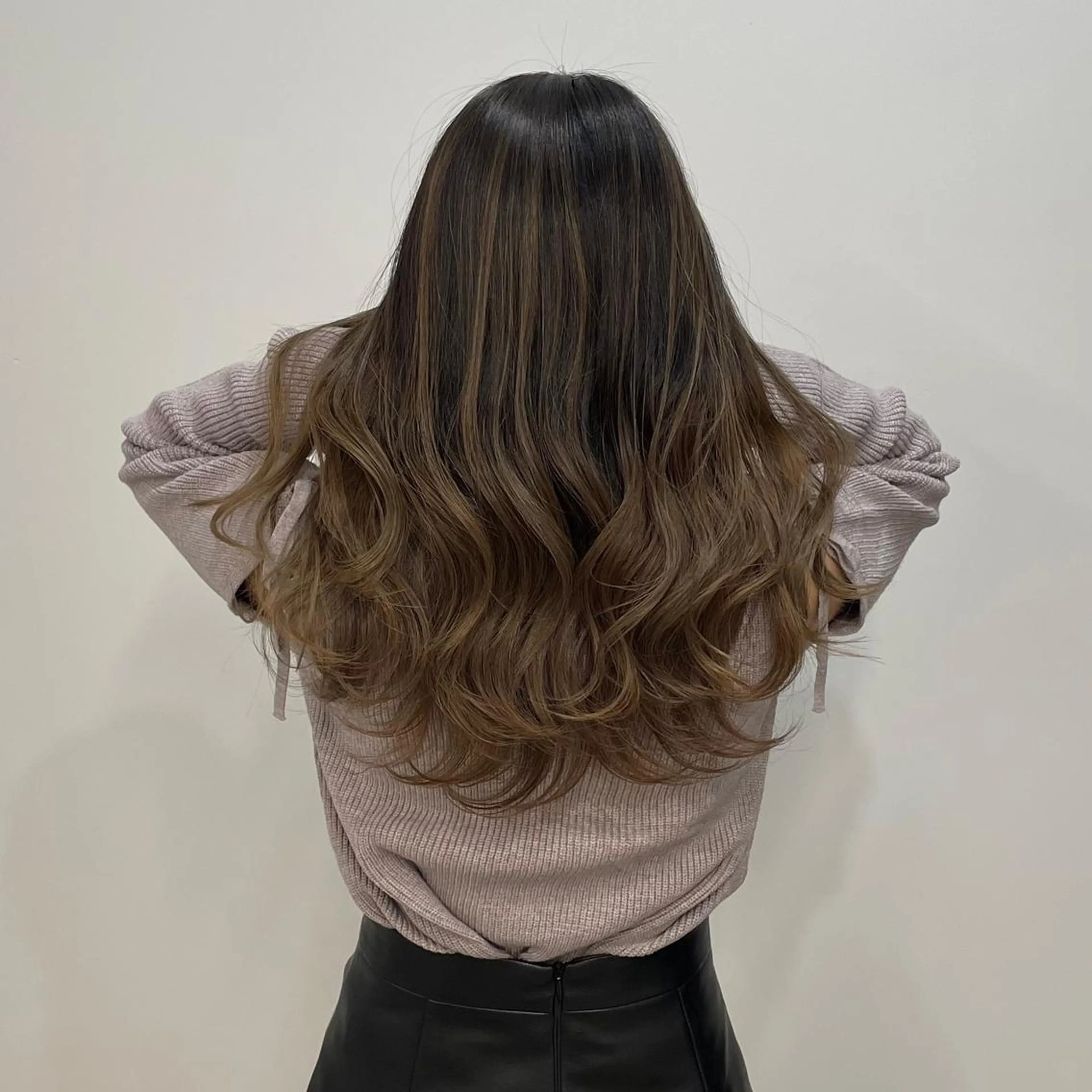セミロング カラー パーマ ヘアアレンジ メンズ キッズ ネイル マツエク・マツパ アイブロウ メンズバレイヤージュ メンズブリーチ フェードカット メンズハイライト メンズハイトーン 髪質改善🇰🇷 レイヤーカット/梅田のヘアスタイル