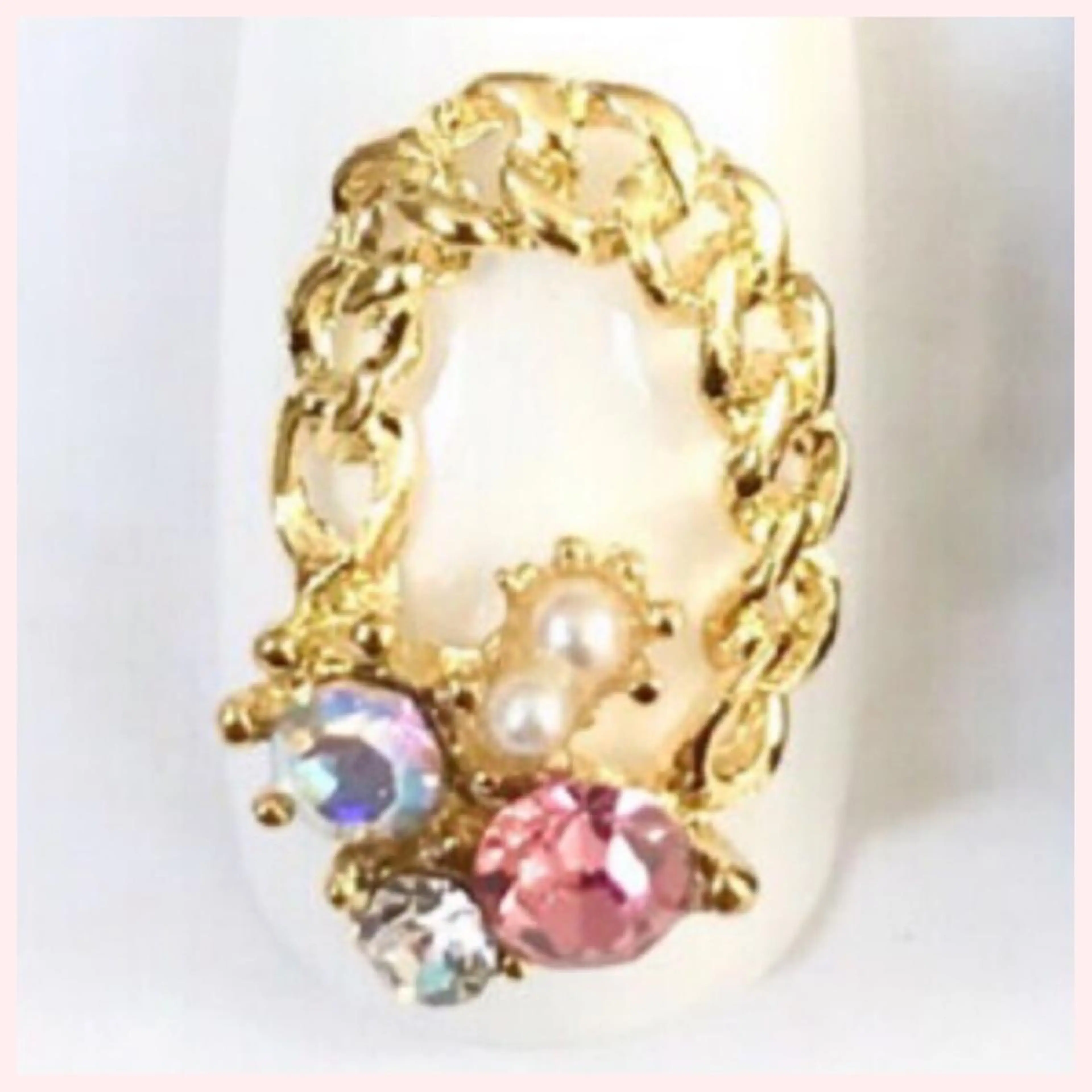 ネイル ストーンネイル ネイルサロン翼所属・ネイルサロン 翼【仙川4分】のネイルデザイン