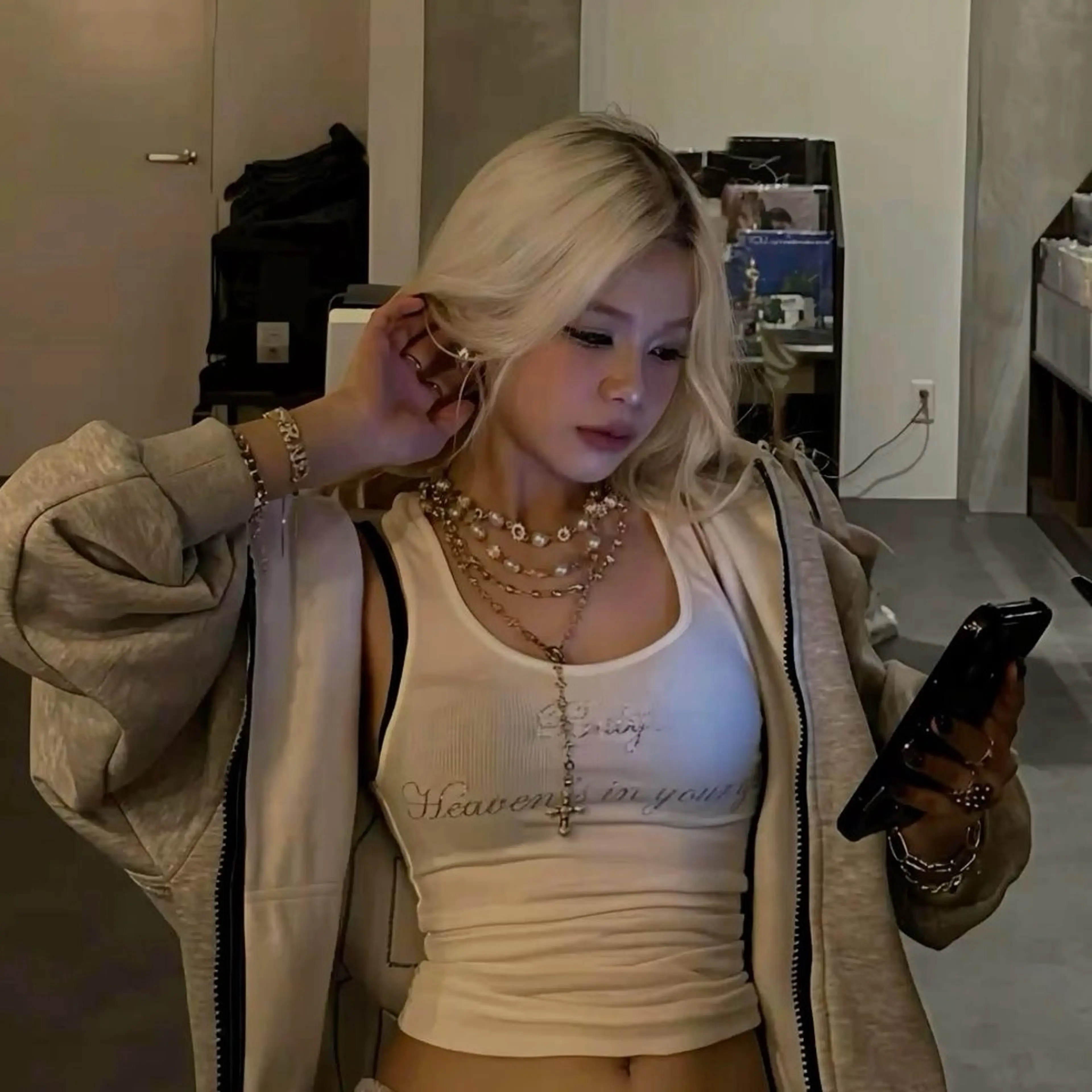 ロング カラー ヘアアレンジ ヘアカラー トリートメント ヘッドスパ ヘアセット 盛れ韓国ハイトーン 🎀Himari🎀のヘアスタイル