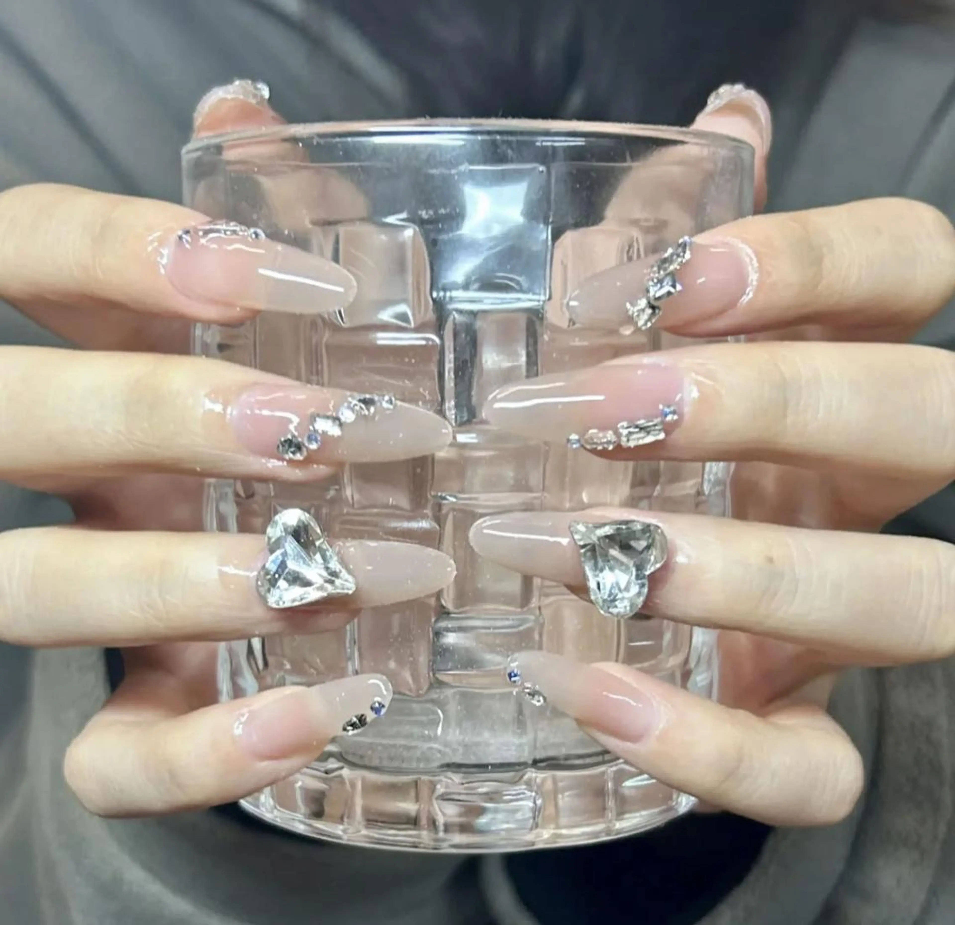 ネイル アートネイル 長さ出し ネイルチップ Queens ゲンのネイルデザイン