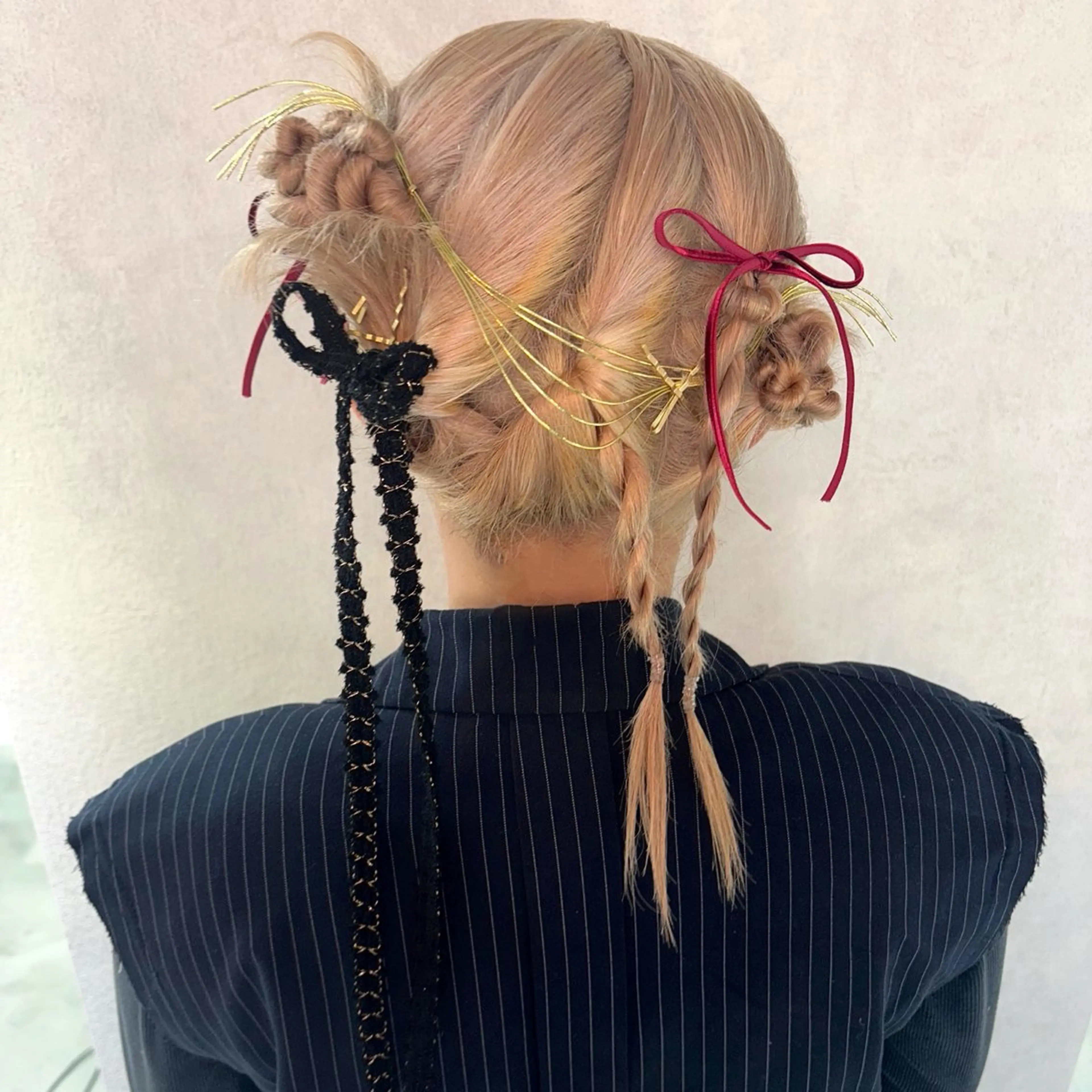 ミディアム ヘアアレンジ 卒業式のヘアスタイル ヘアセット ★デザインカラー ハイトーン ももか★のヘアスタイル