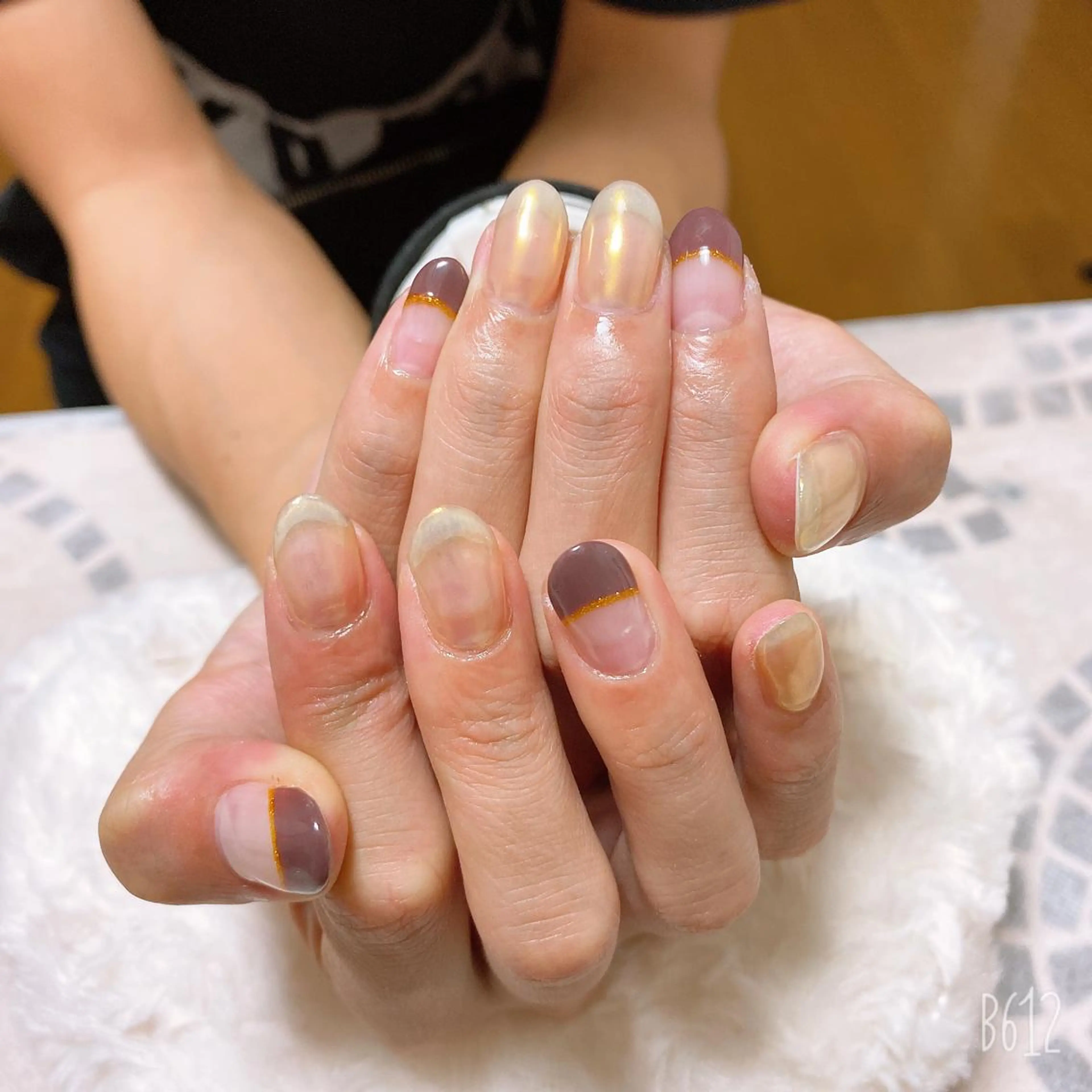 ネイル アニマル柄 ジェルネイル マグネットネイル ミラーネイル ニュアンスネイル The Best Beauty受付担当のヘアスタイル