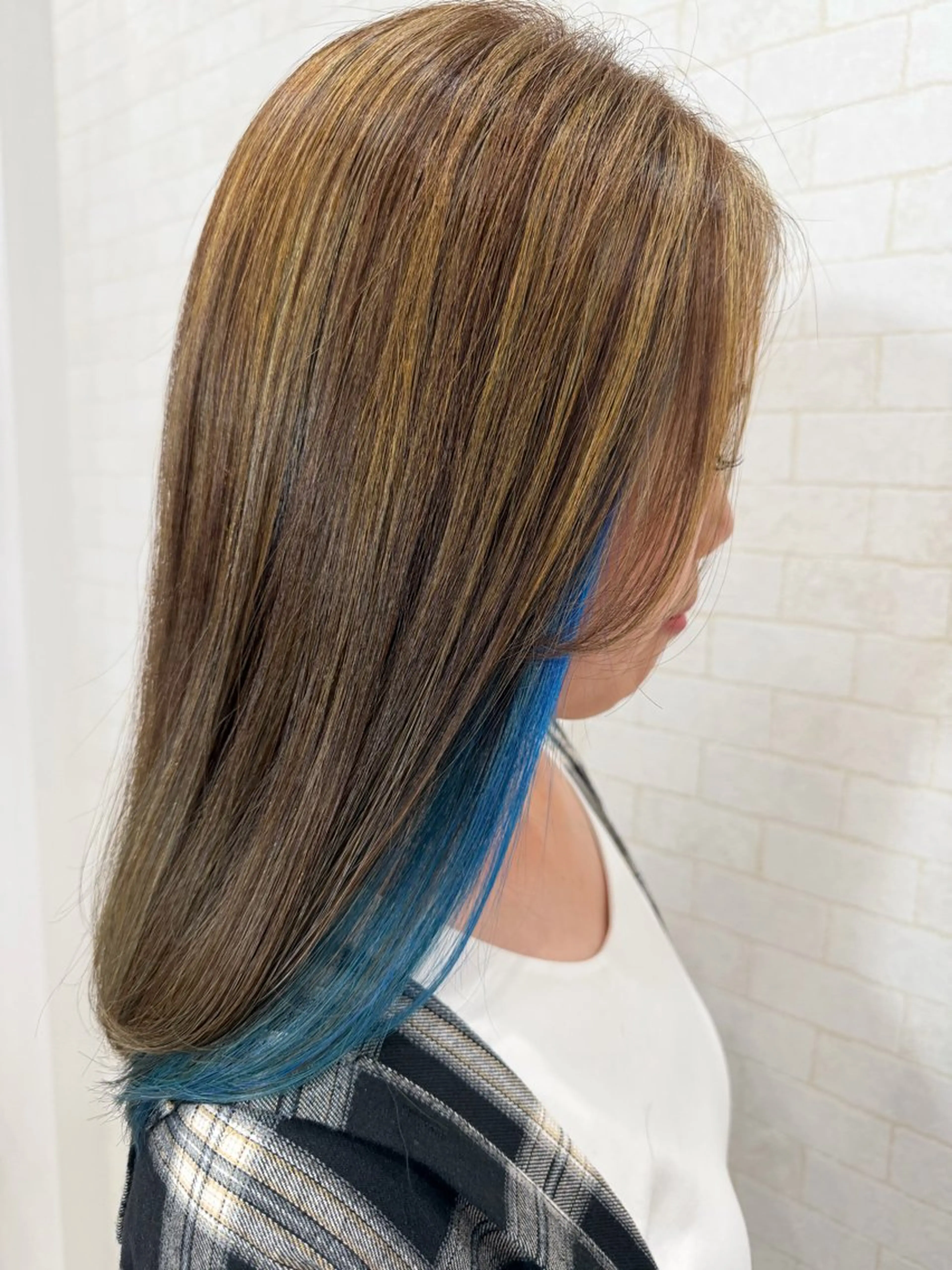 セミロング カラー ブルーカラー ハイライトカラー インナーカラー ハイライト appty maaf所属・梅本 つかさのヘアスタイル