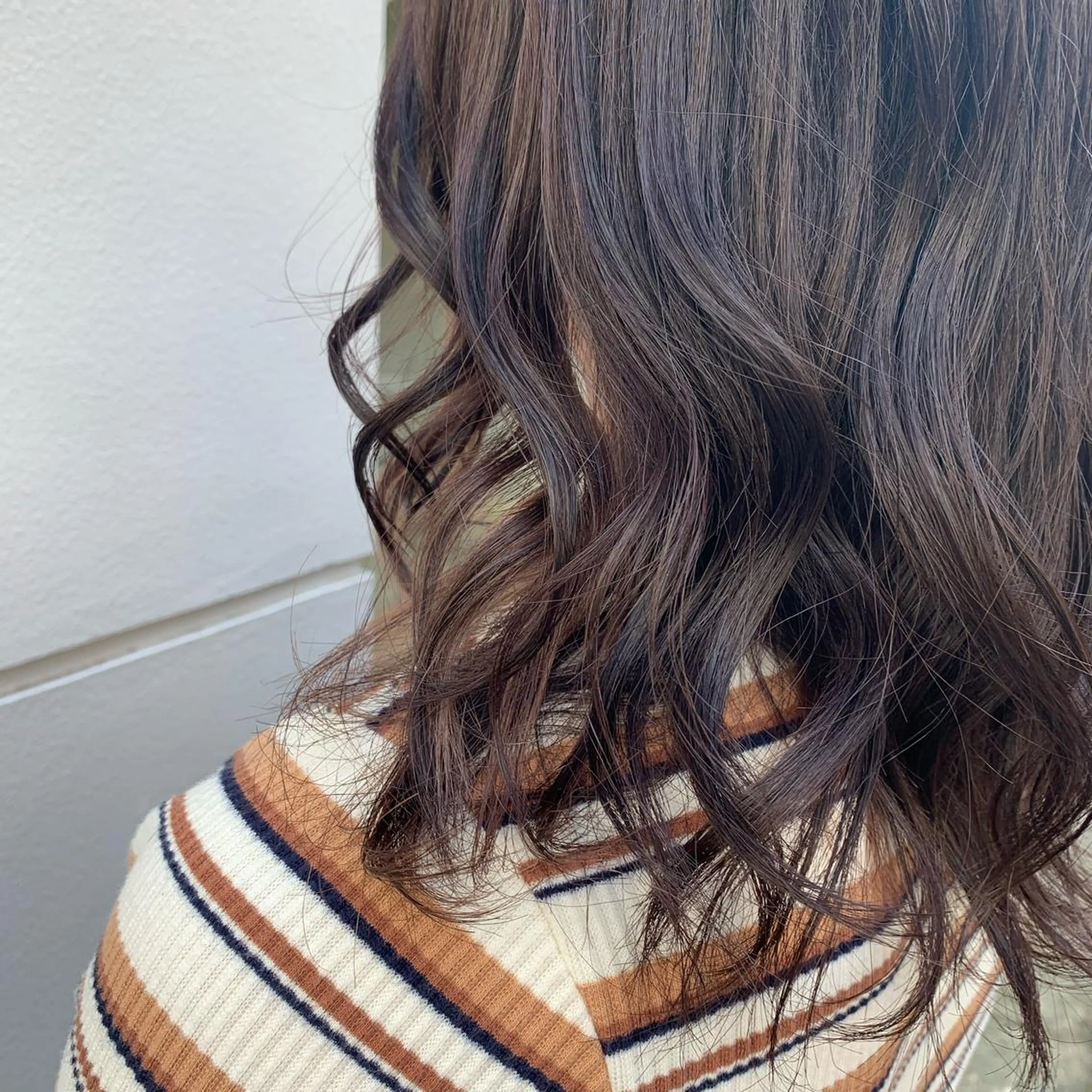 ミディアム カラー ヘアアレンジ サナ🌱 切りっぱなしボブのヘアスタイル