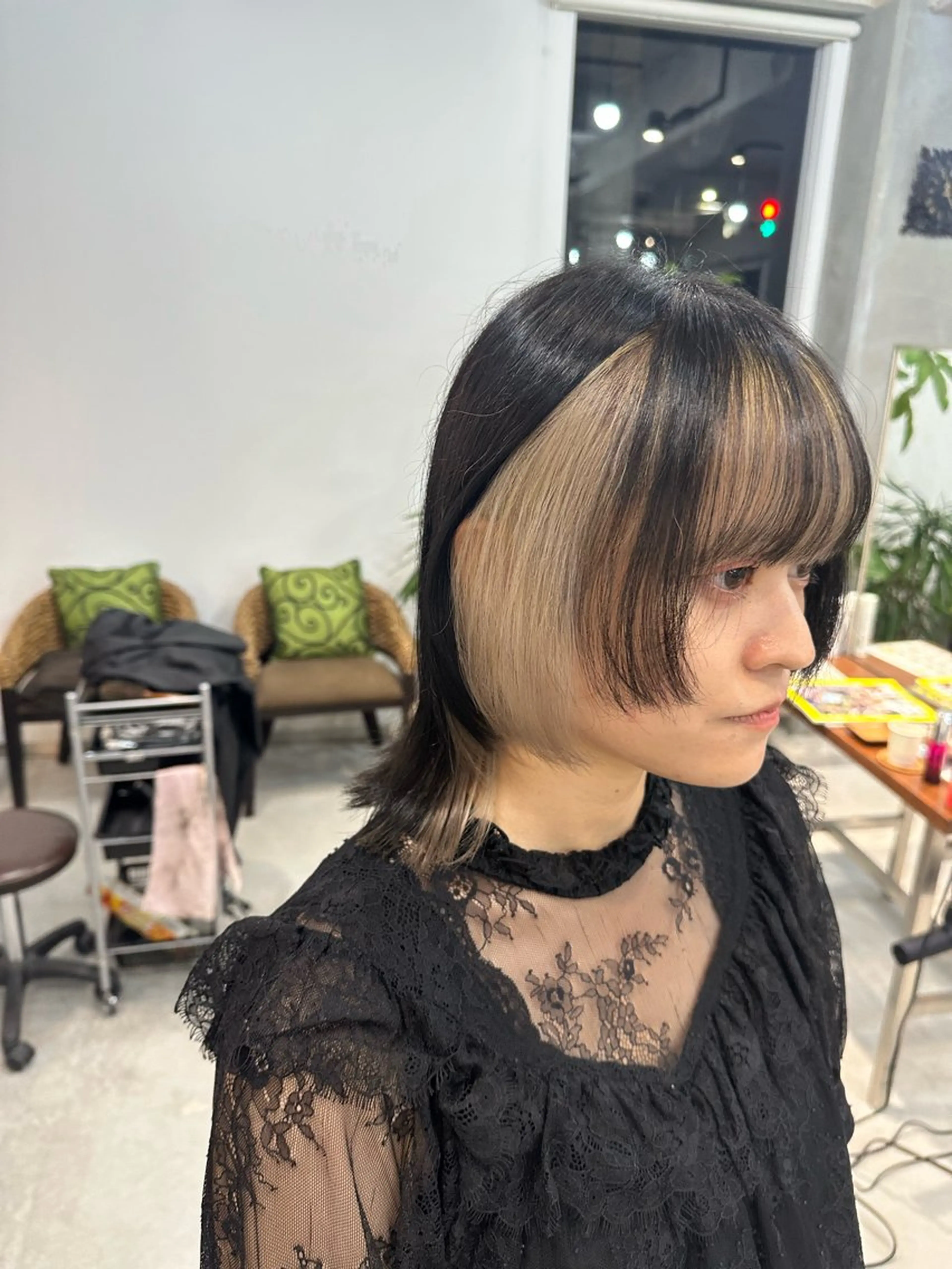 ミディアム カラー ベージュカラー 顔周りカット ウルフカット カット ヘアカラー カイリ /レイヤーカットのヘアスタイル