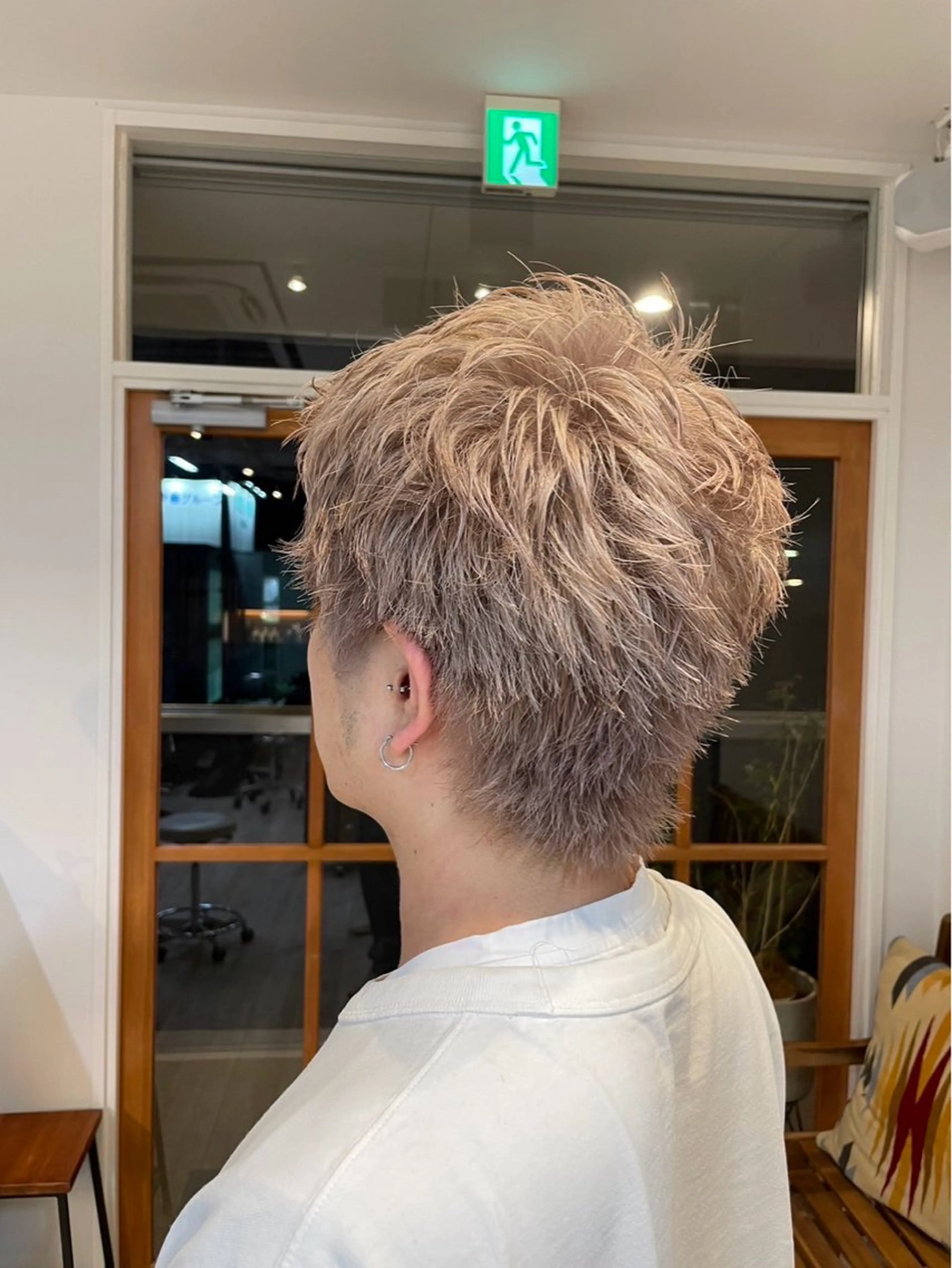 カラー メンズ メンズブリーチ ベージュカラー ブリーチ ヘアカラー 飯泉/メンズカラー ツイスパ/メッシュのヘアスタイル