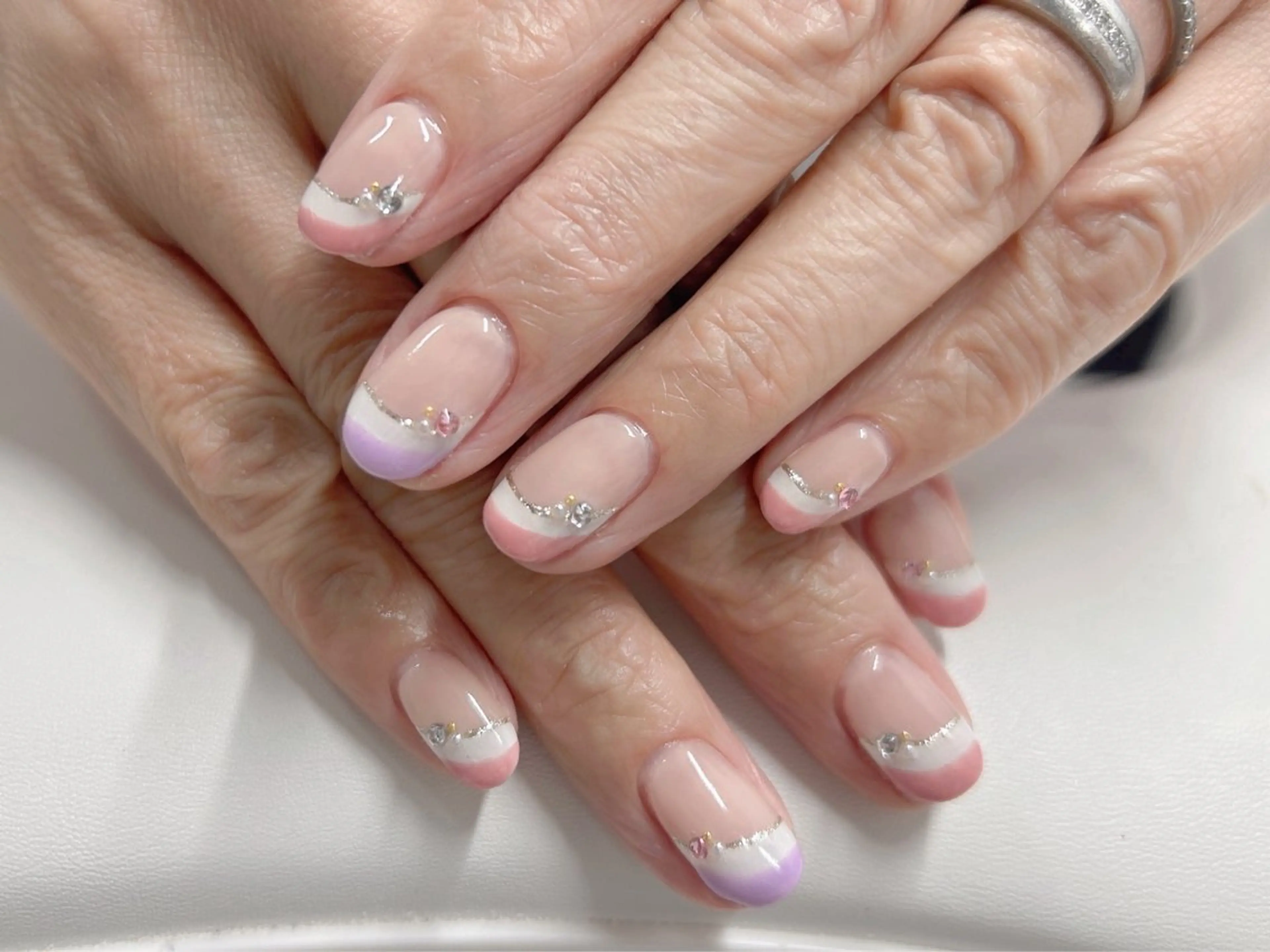 ネイル 桜ネイル フレンチネイル ガーリー キラキラネイル 斜めフレンチ ハンドネイル Forca total studio所属・Forca Airaのネイルデザイン