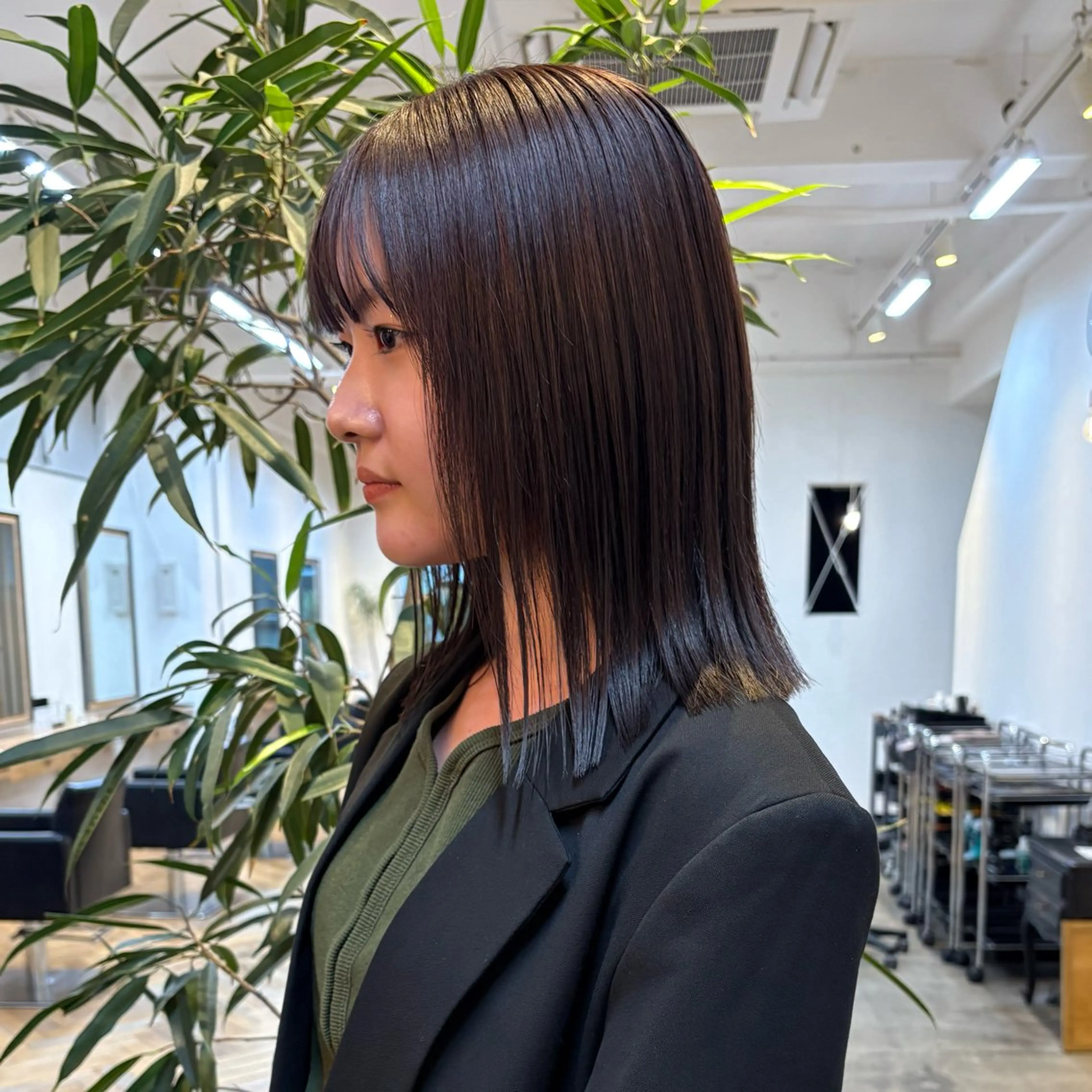 ミディアム カラー ヘアカラー mina / 透明感ベージュカラーのヘアスタイル