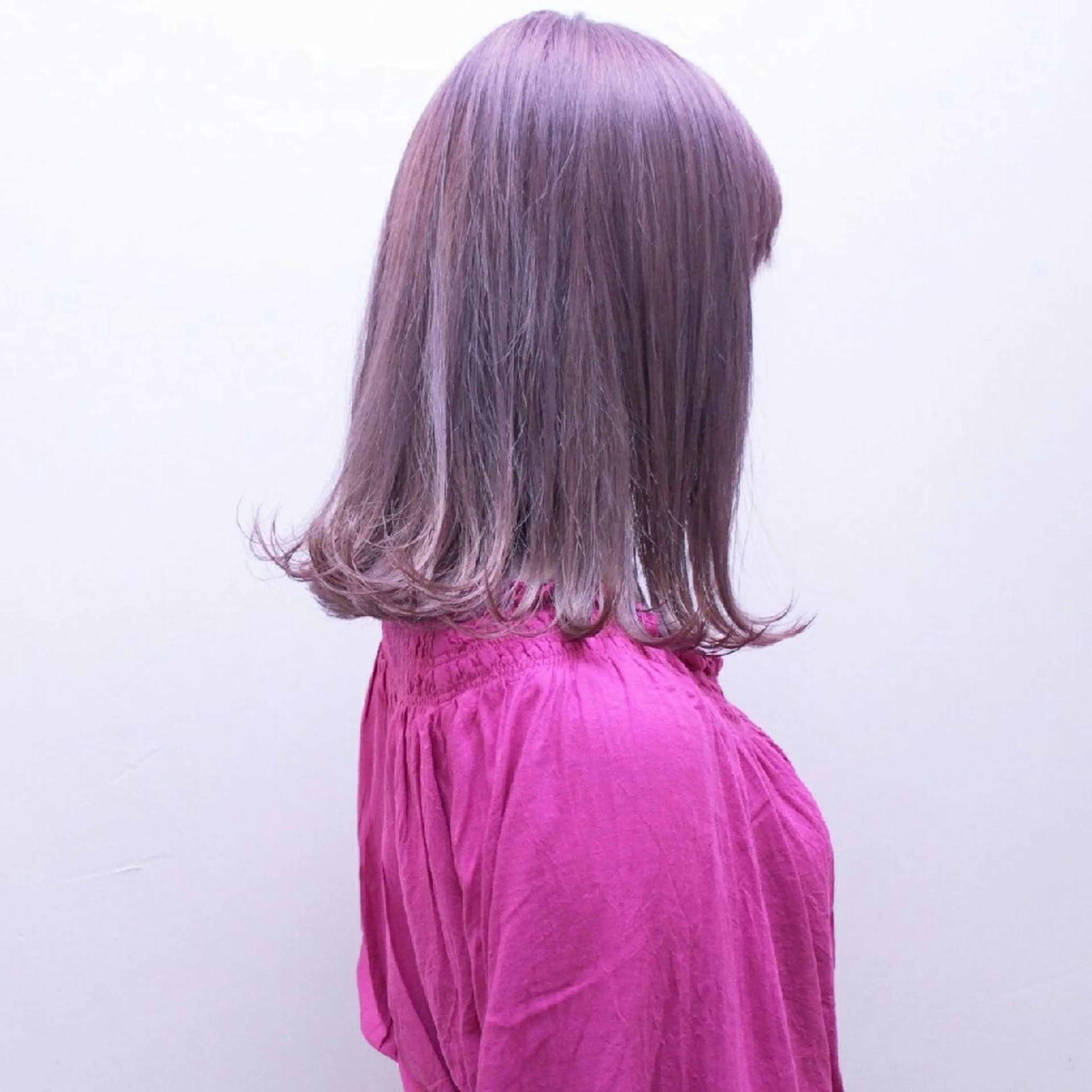 カラー ブリーチ Click所属・クニモトハルナ ボブ/柔らかカラーのヘアスタイル