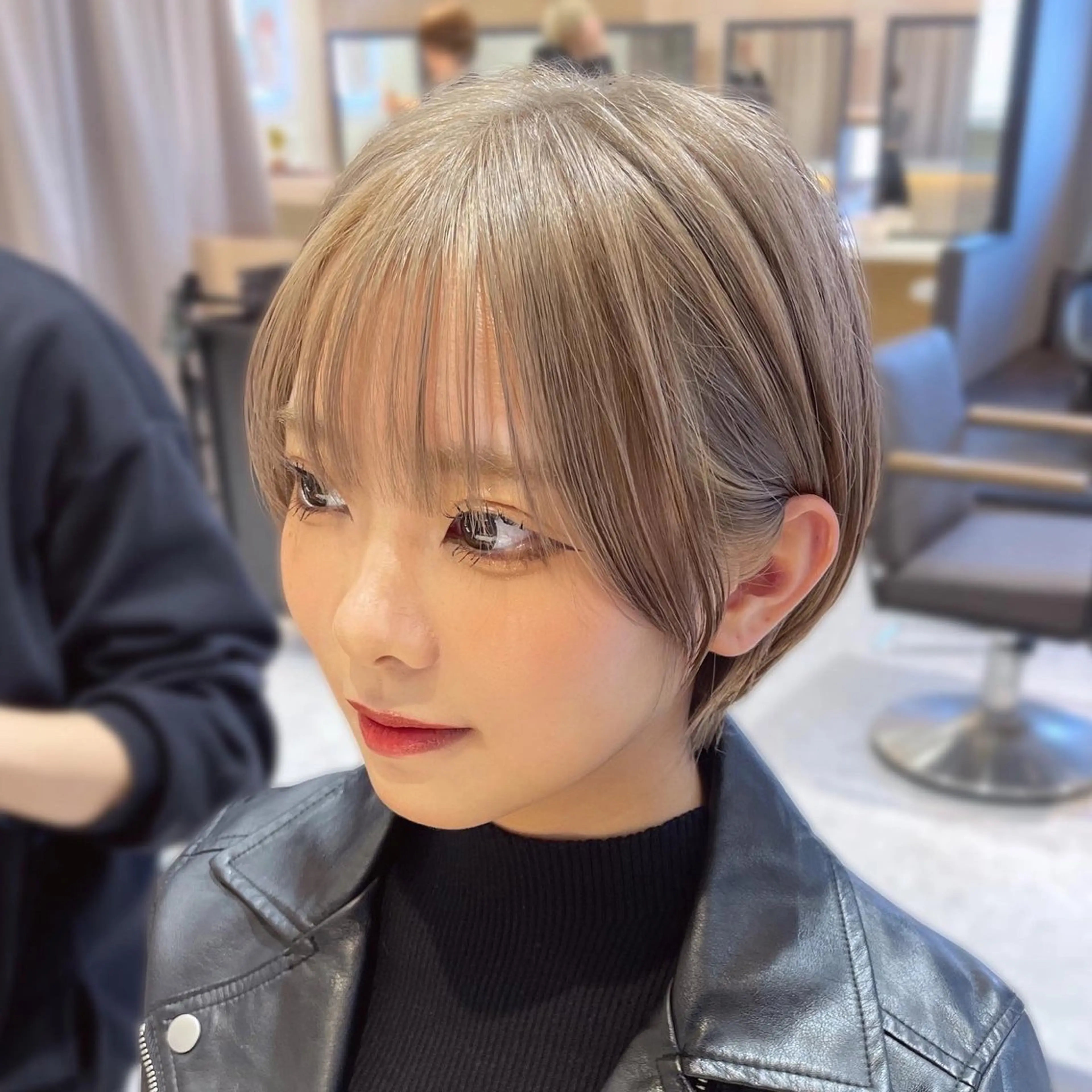 ショート カラー ヘアカラー トリートメント ハイトーンヘア れおん🌙のヘアスタイル